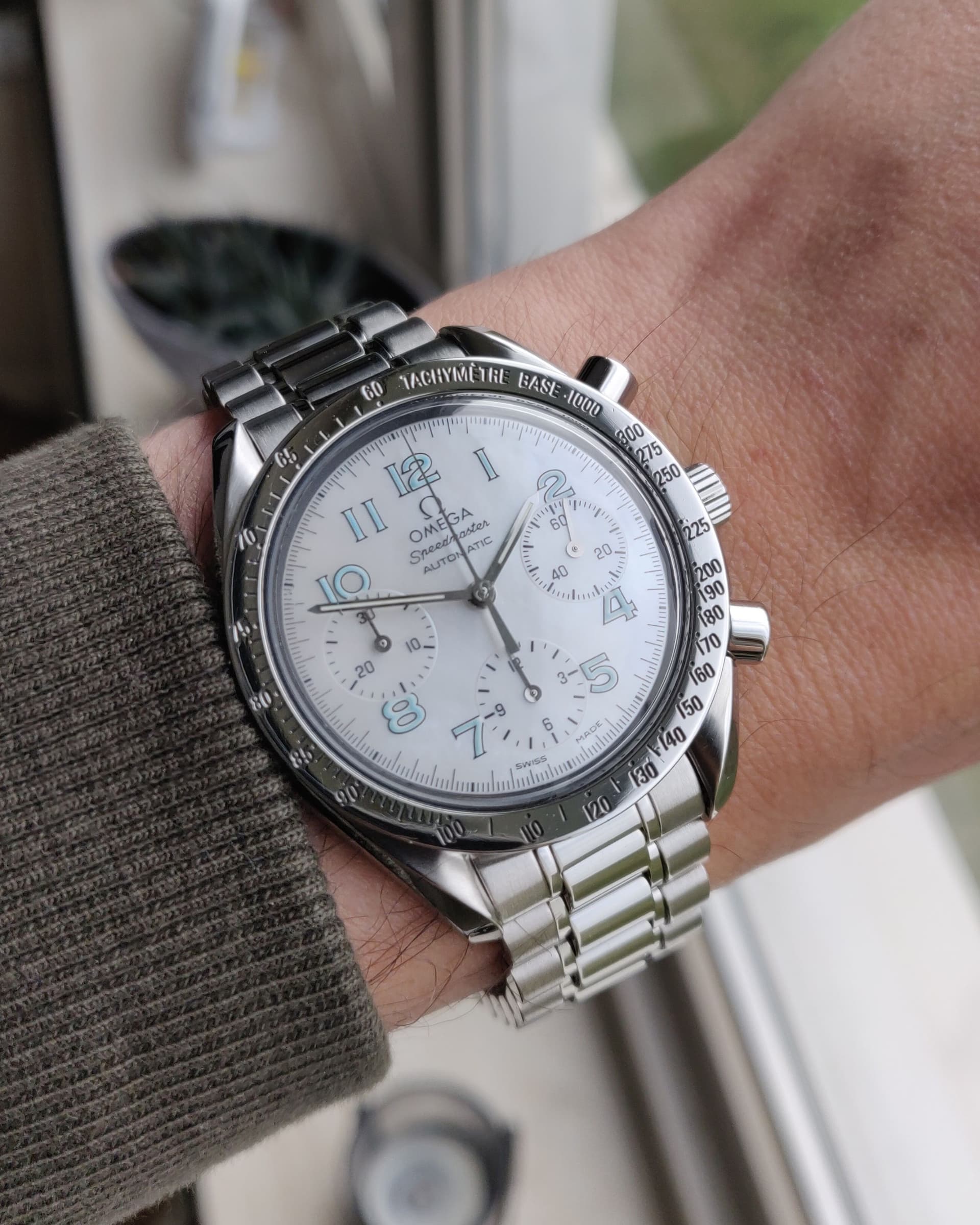 Omega wristshot 24