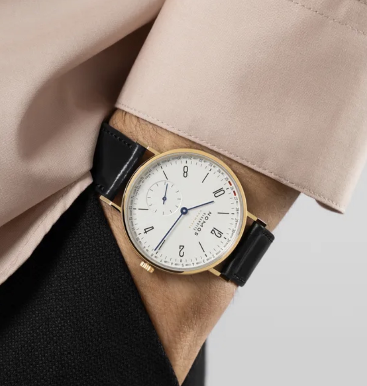 Nomos wristshot 26