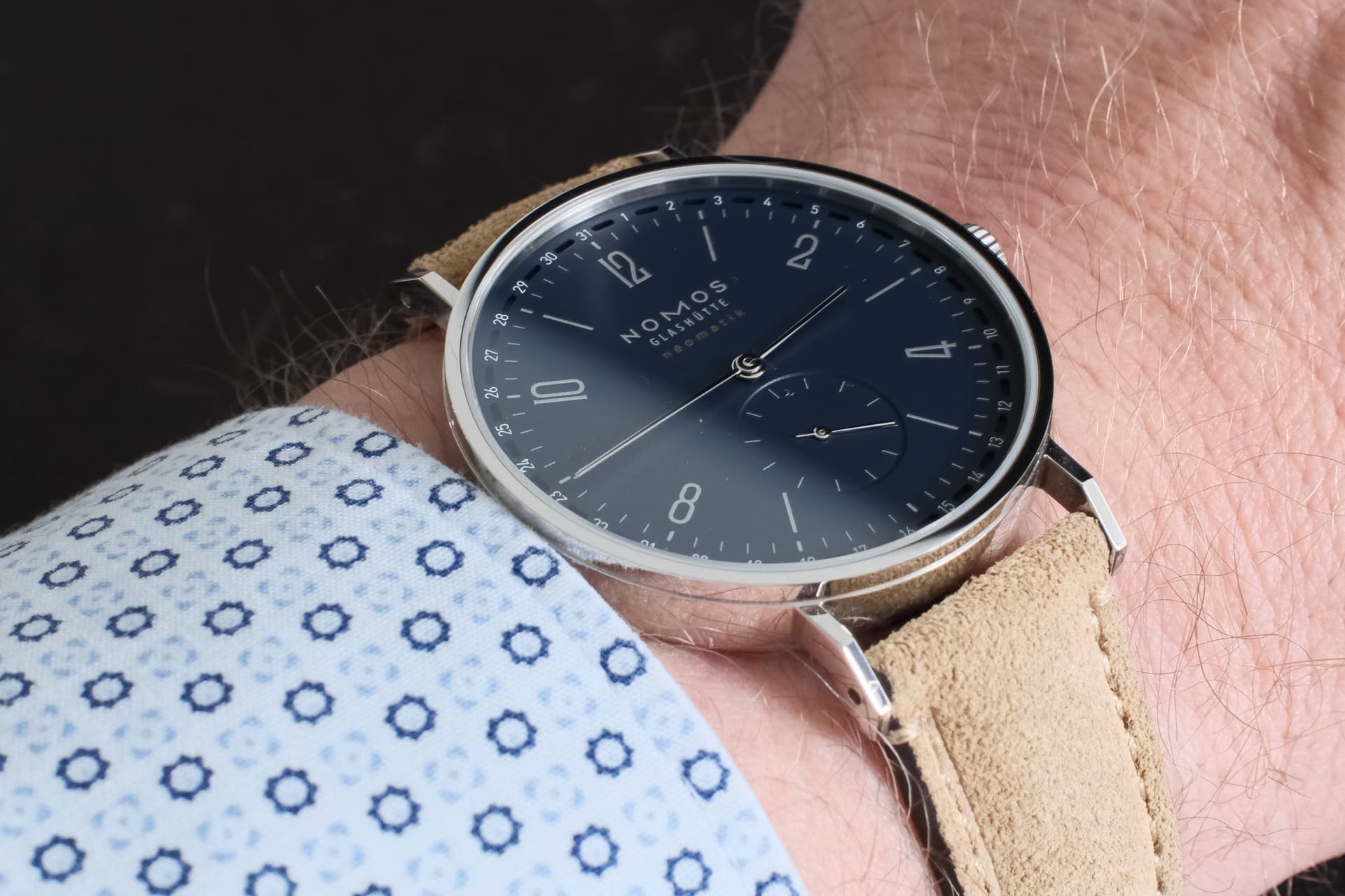 Nomos wristshot 21