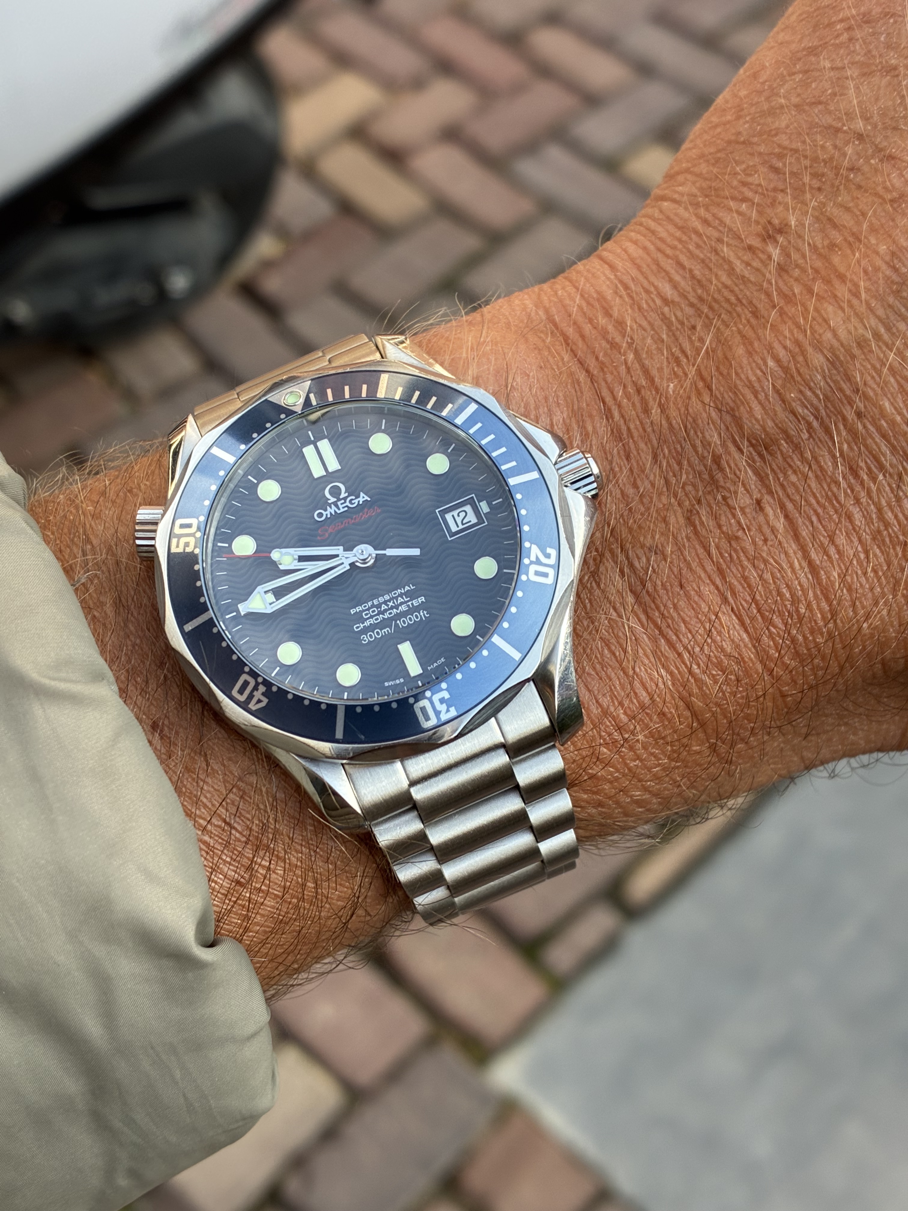 Omega wristshot 30