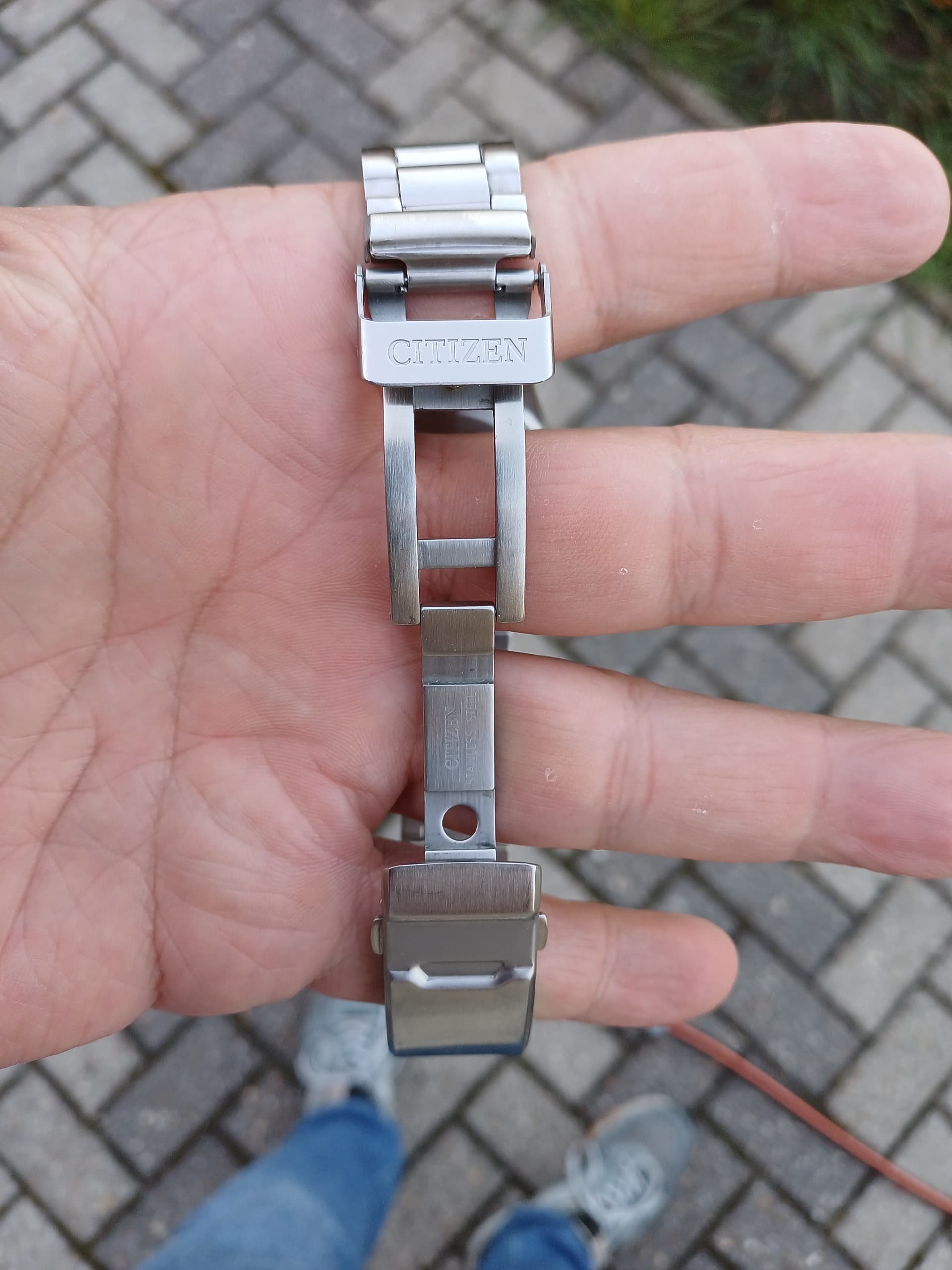 Citizen wristshot 16