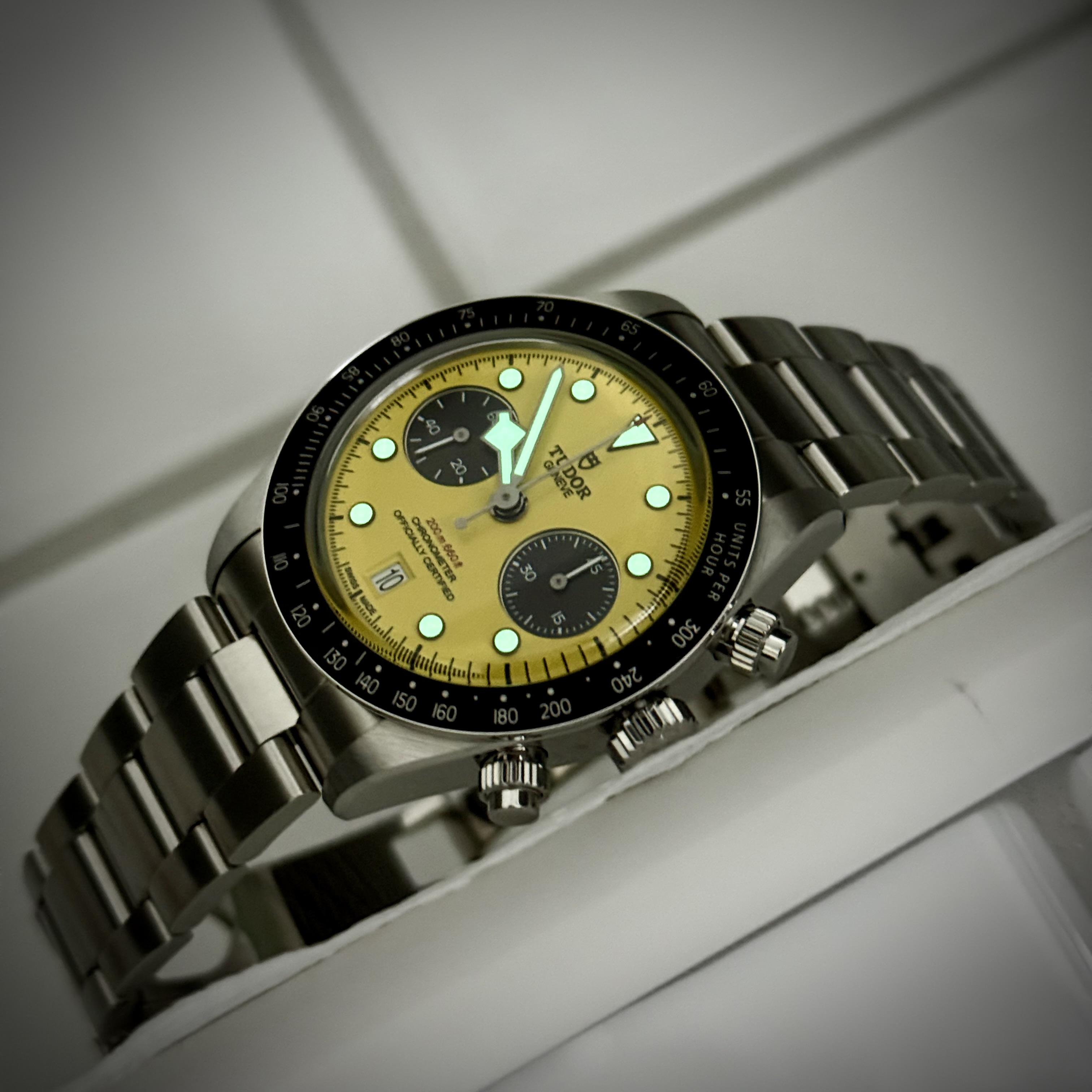 Tudor wristshot 21