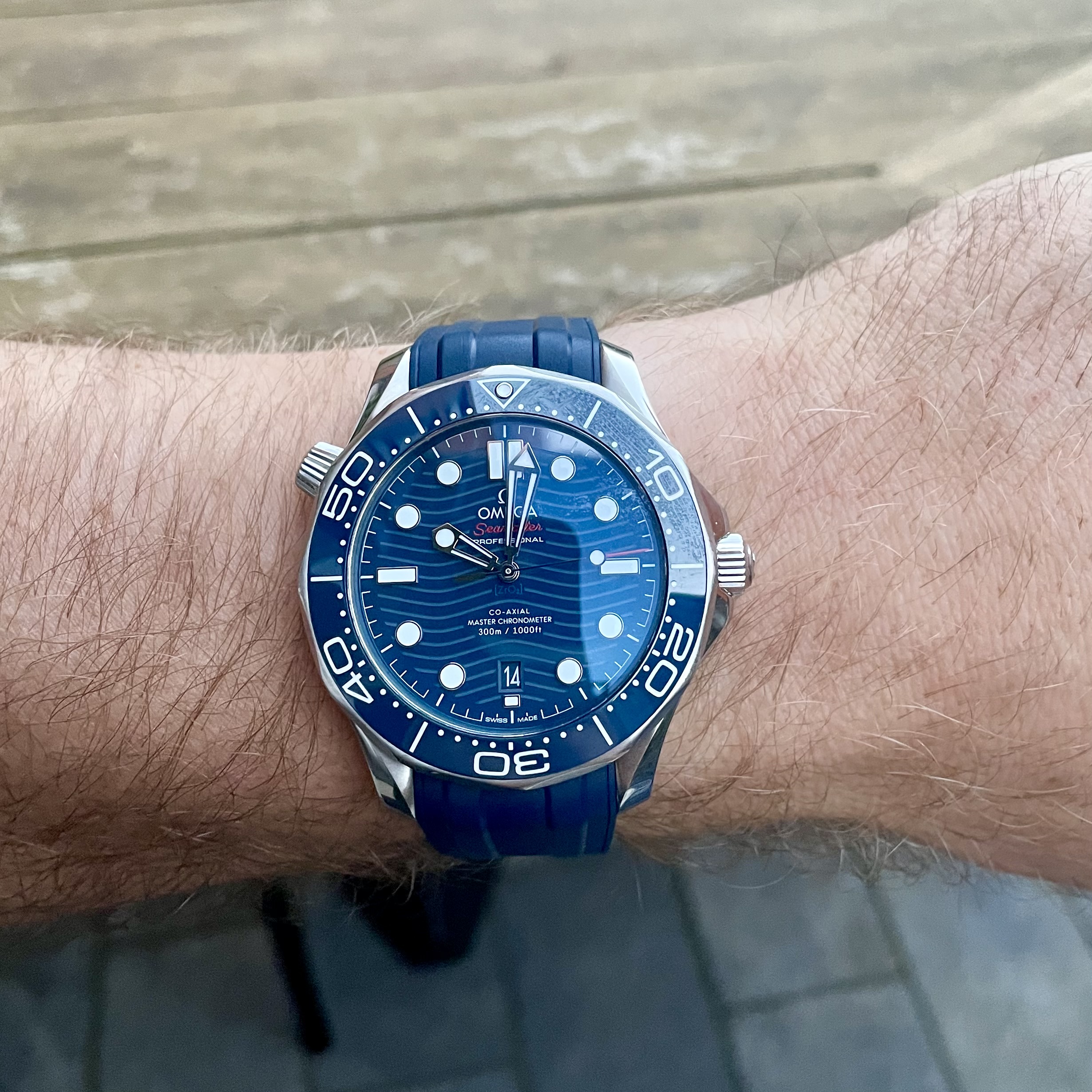 Omega wristshot 32