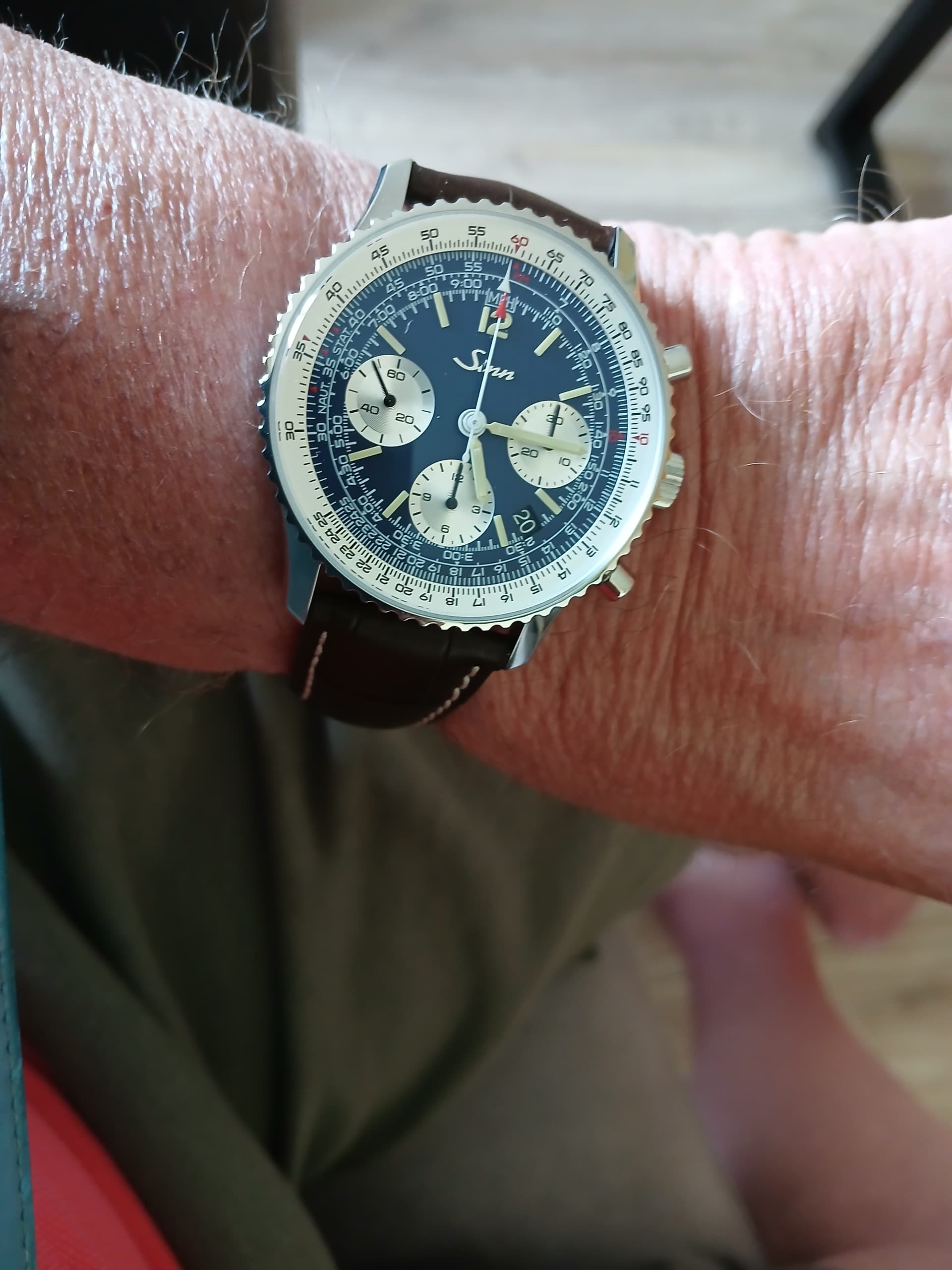 Sinn wristshot 18