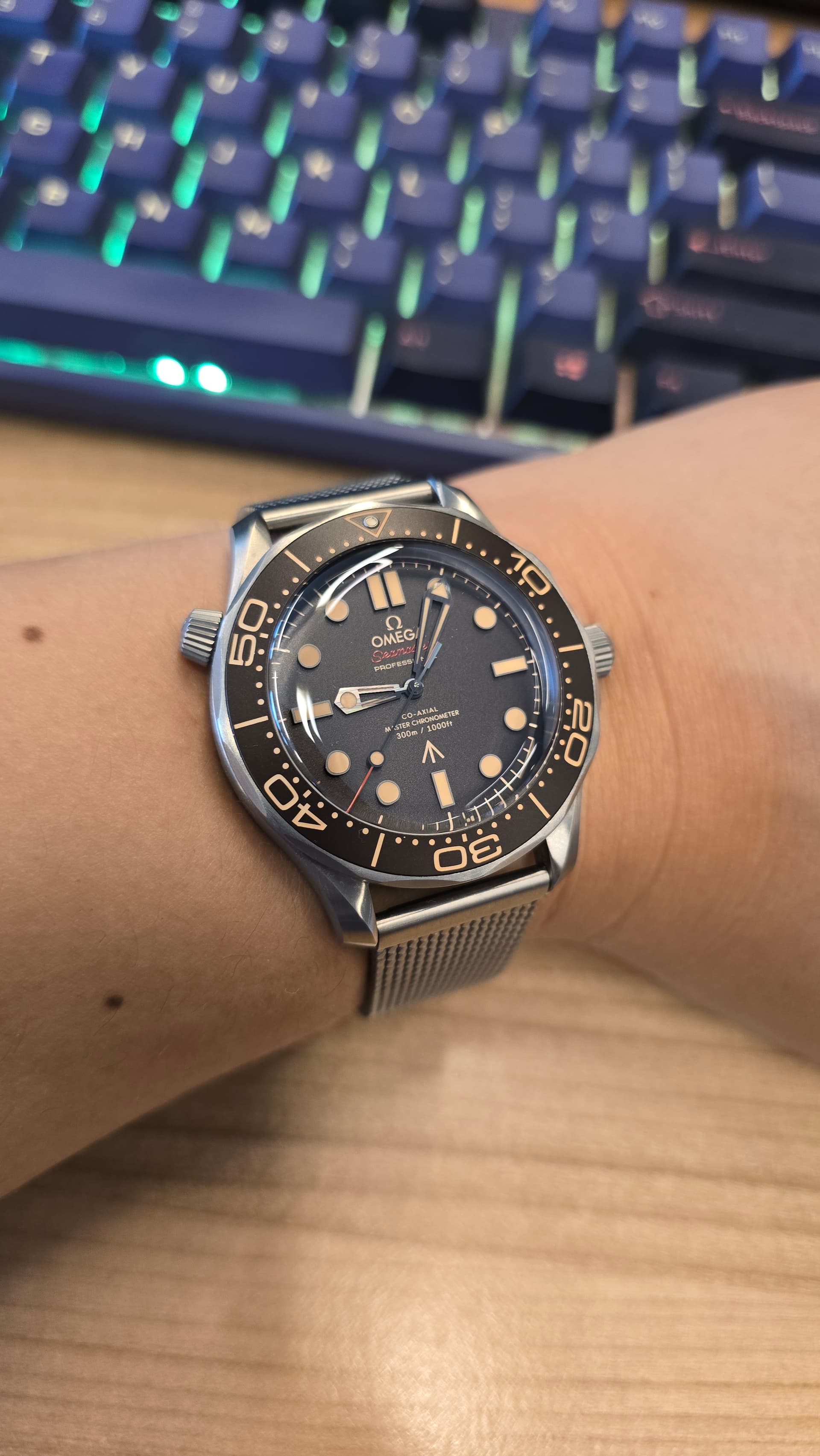 Omega wristshot 22