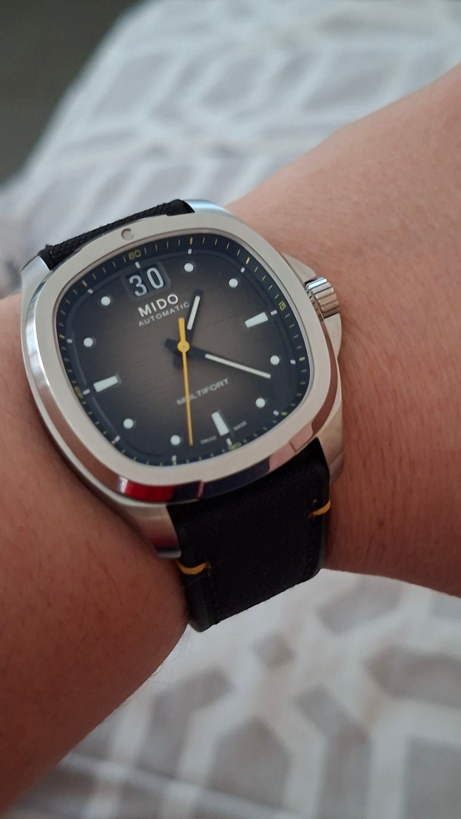Mido wristshot 18