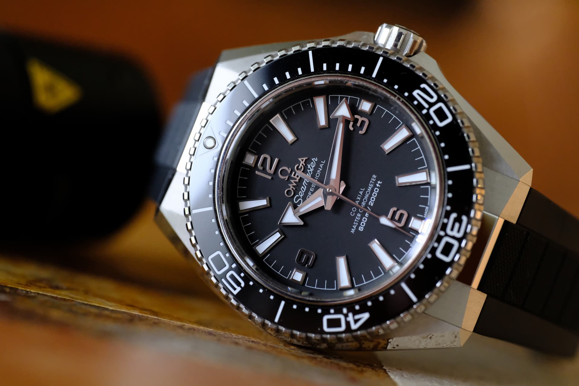 Omega wristshot 25