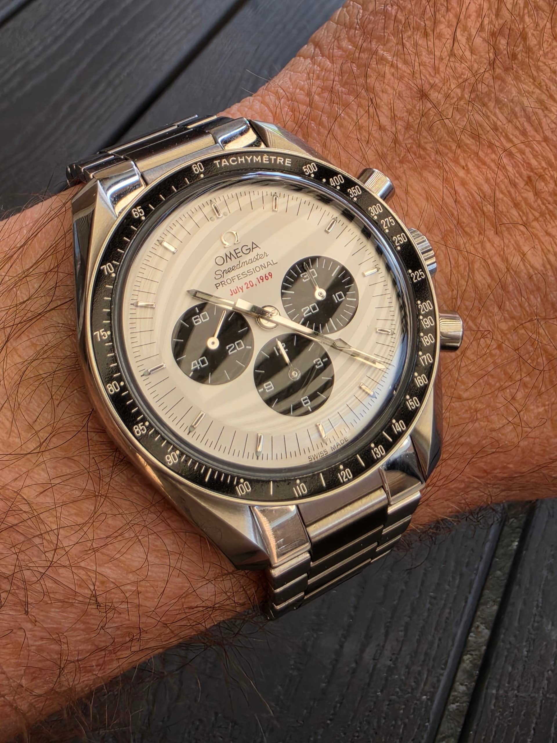 Omega wristshot 25