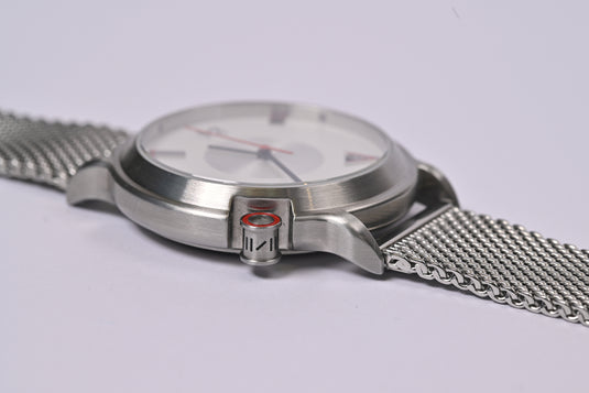 whte_quartz_siilver_staib_diagonal_above_smaller