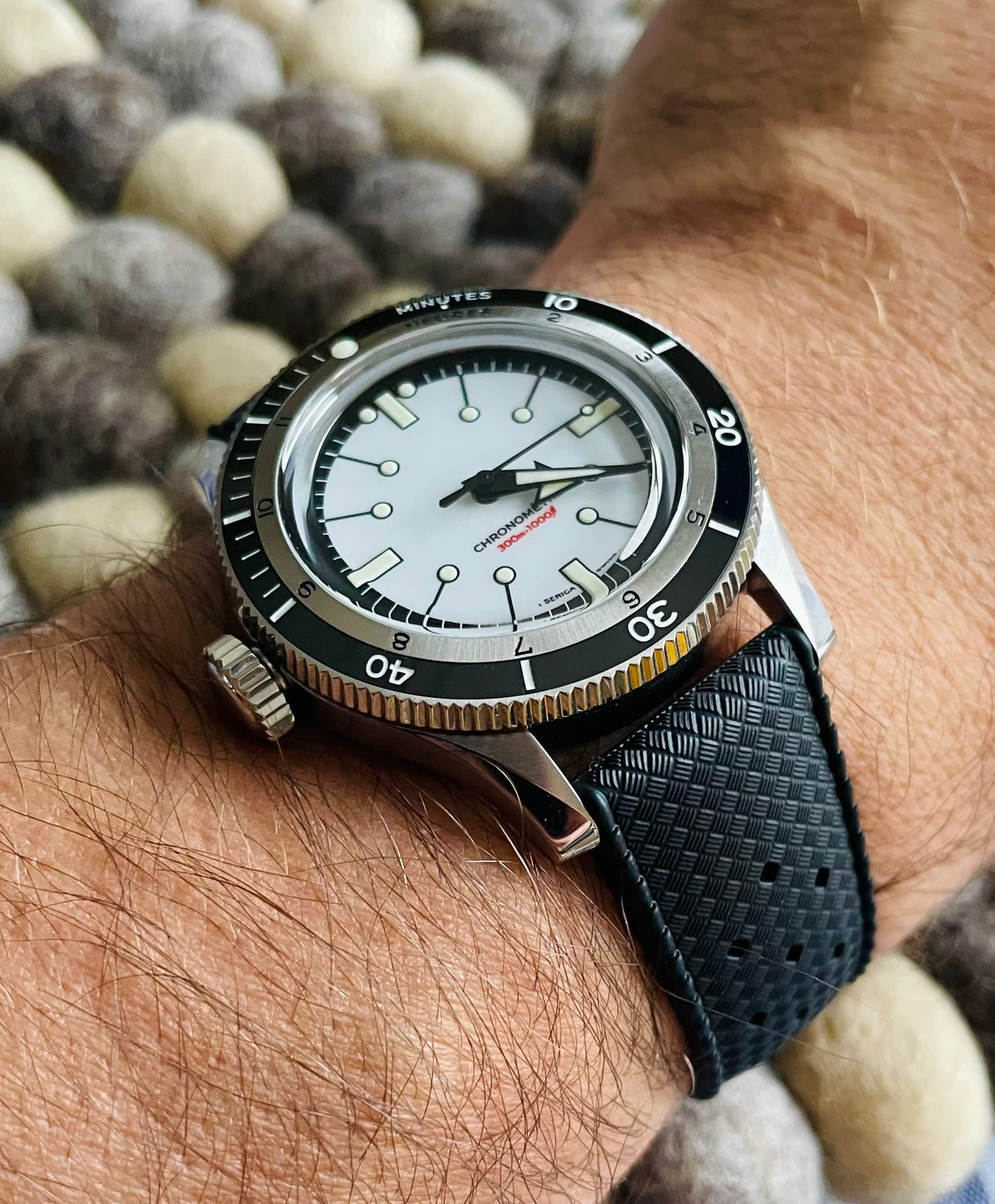 Serica wristshot 29