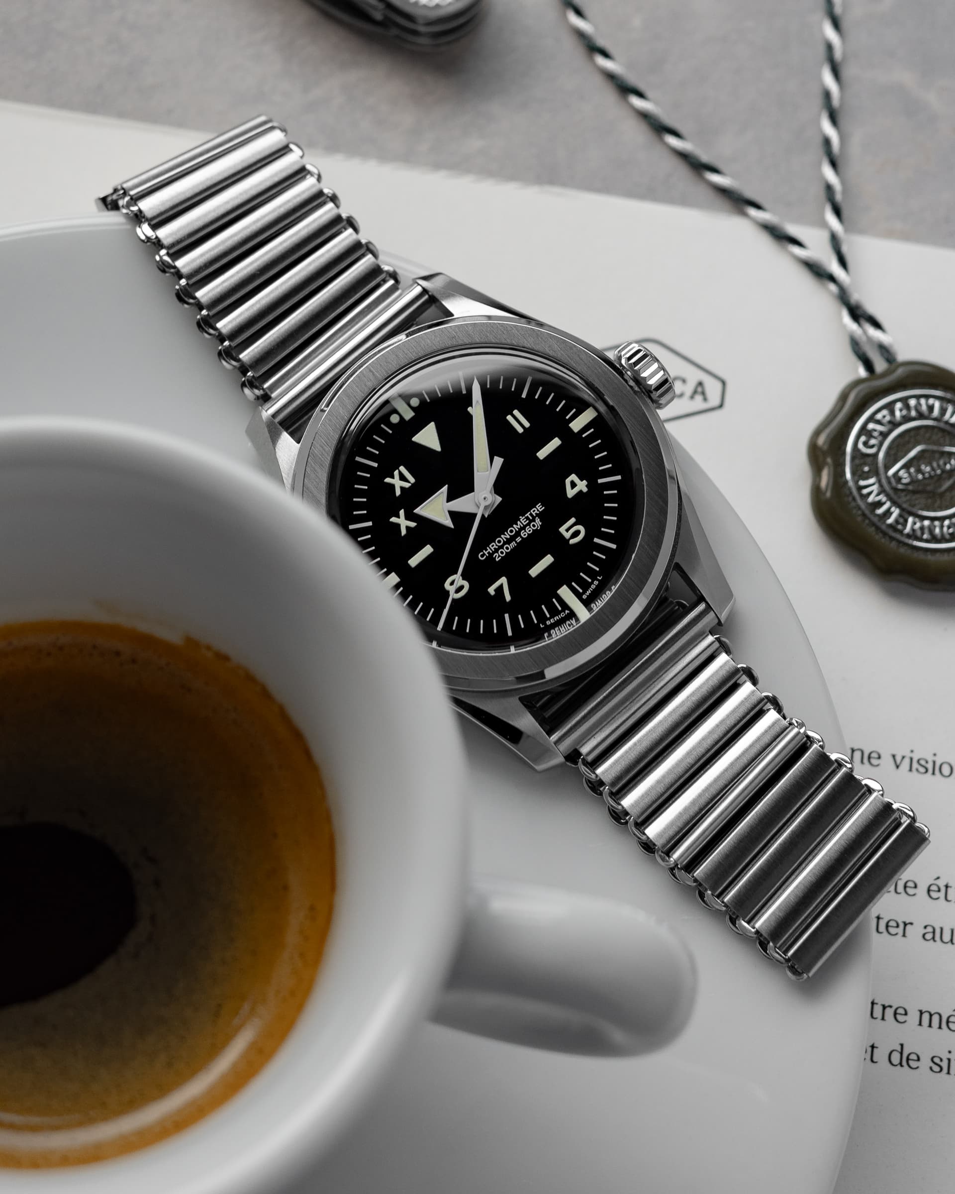 Serica wristshot 32