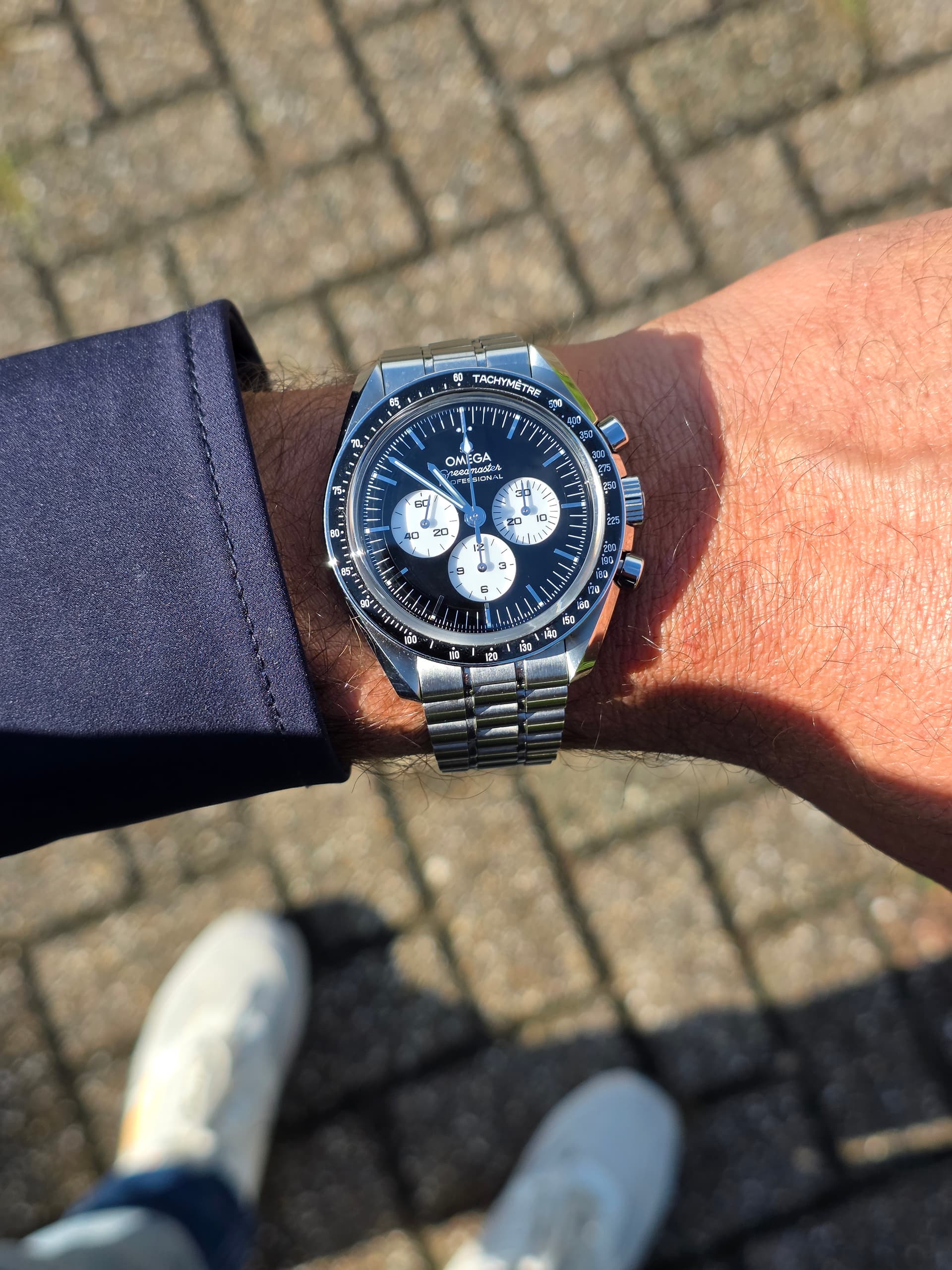 Omega wristshot 15