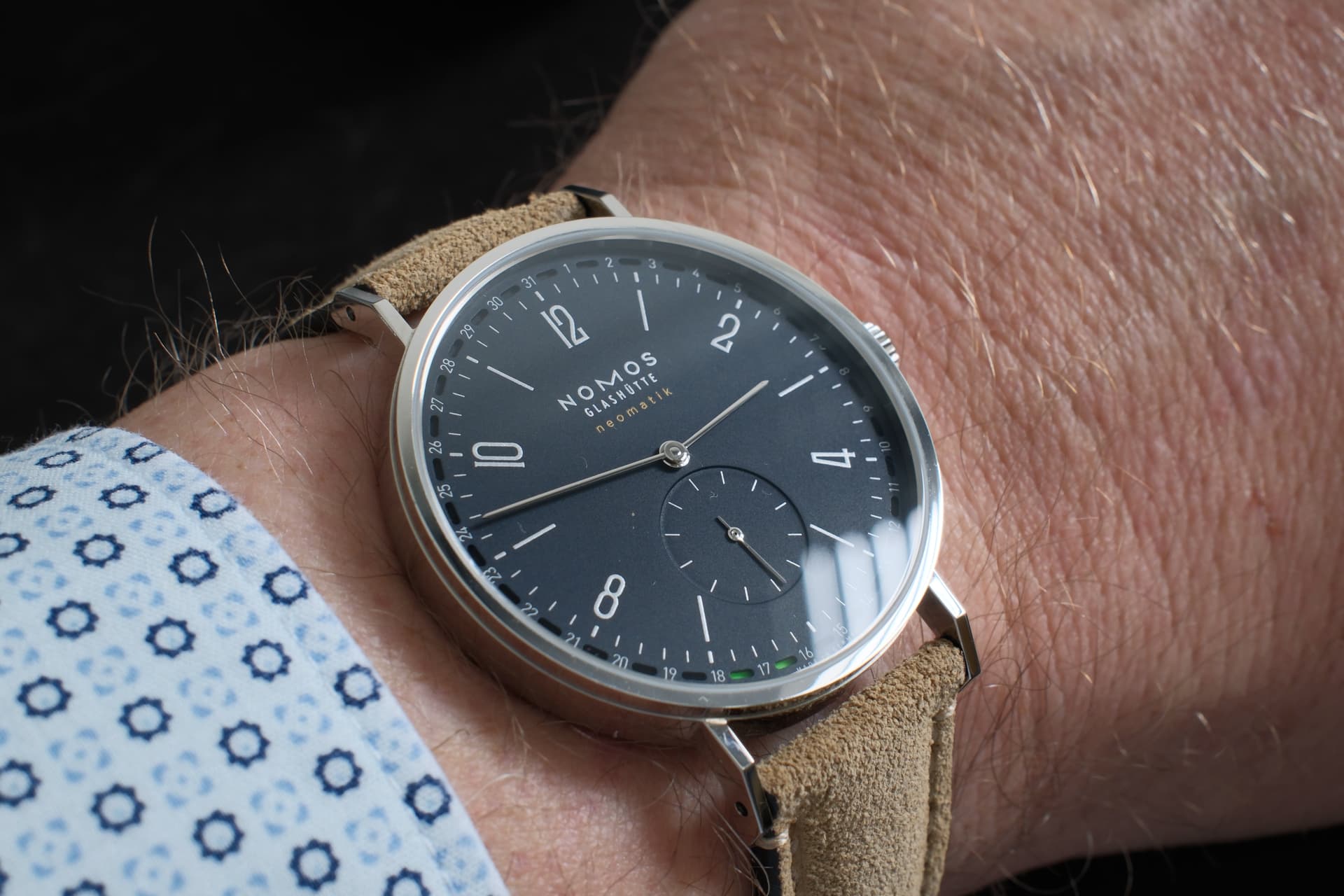 Nomos wristshot 22