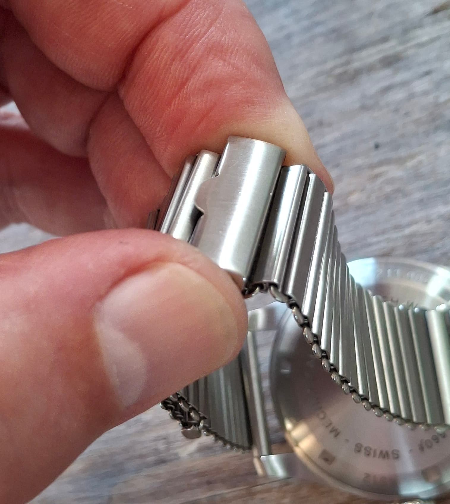 Serica wristshot 15