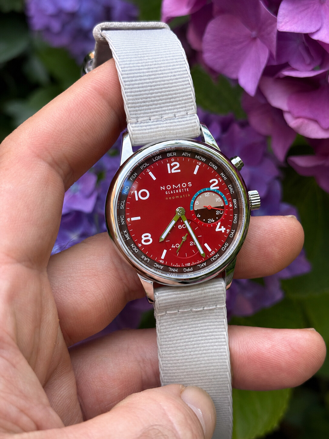 Nomos wristshot 28