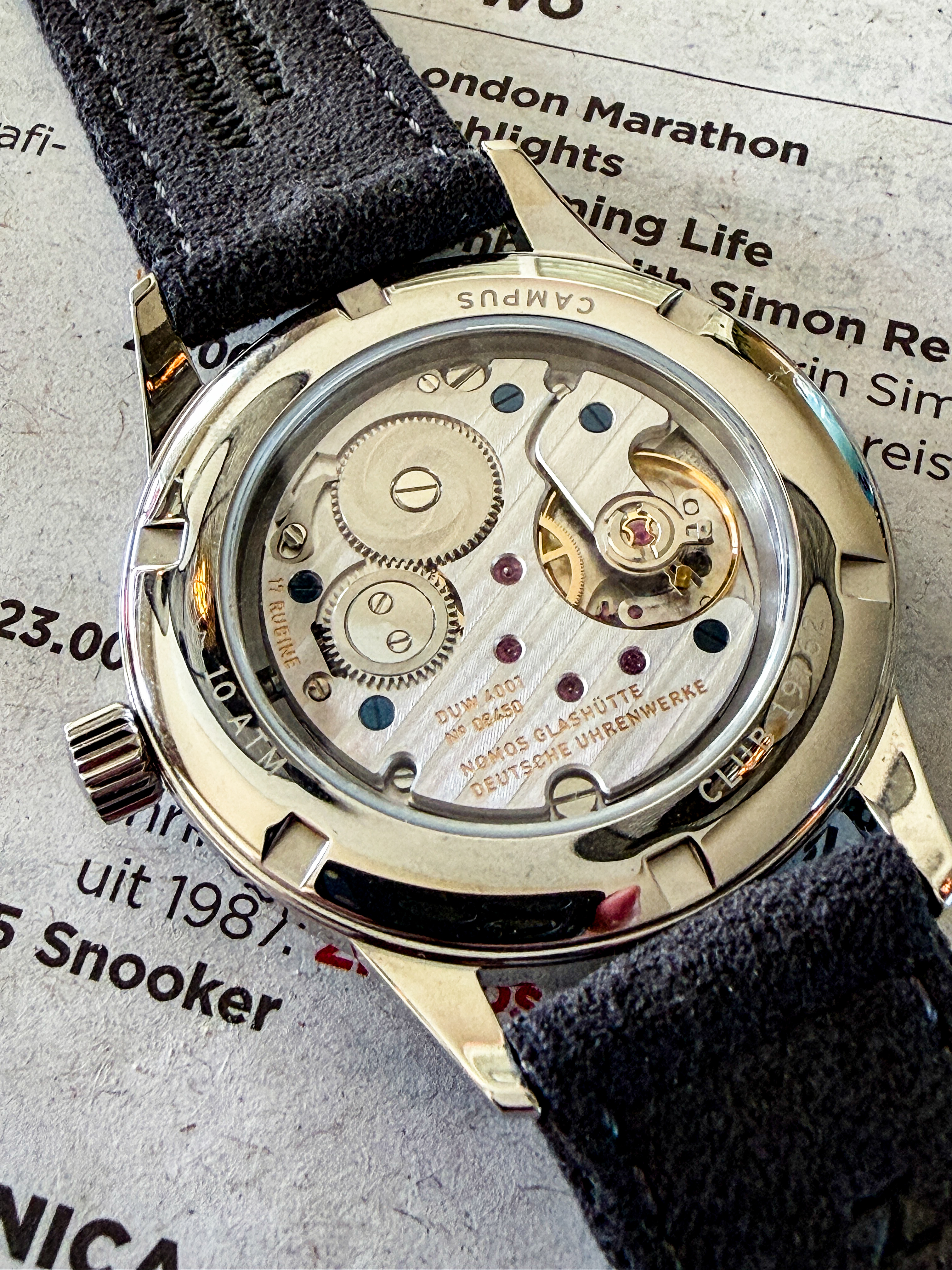 Nomos wristshot 12