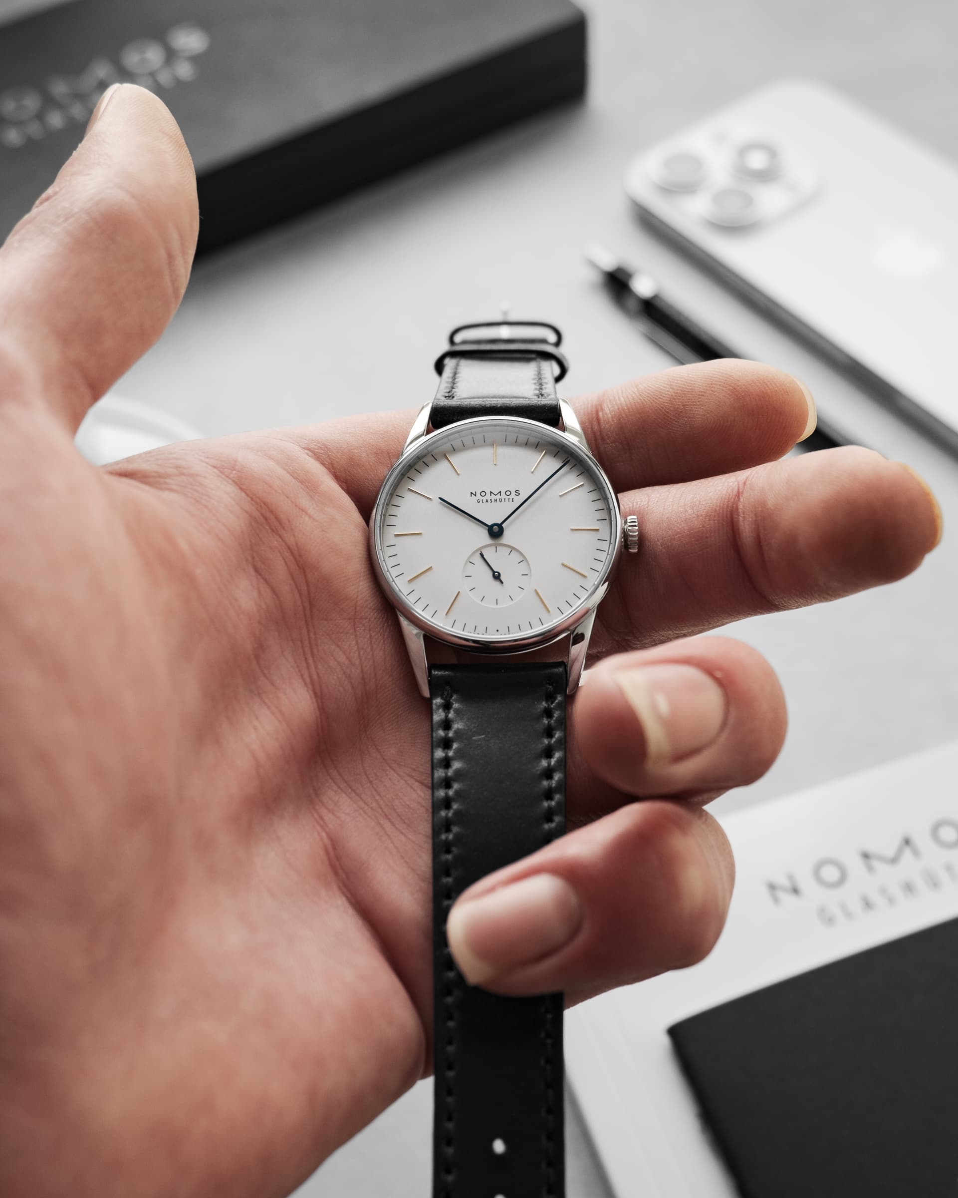 Nomos wristshot 38