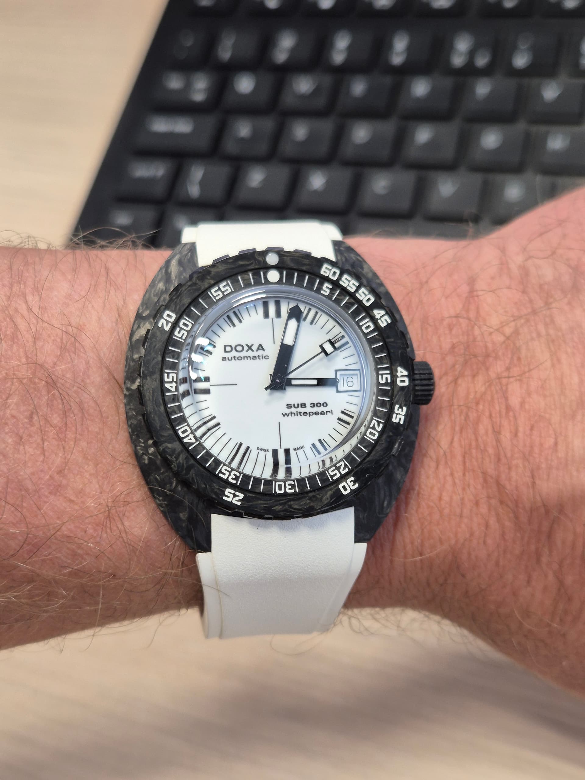 Doxa wristshot 3