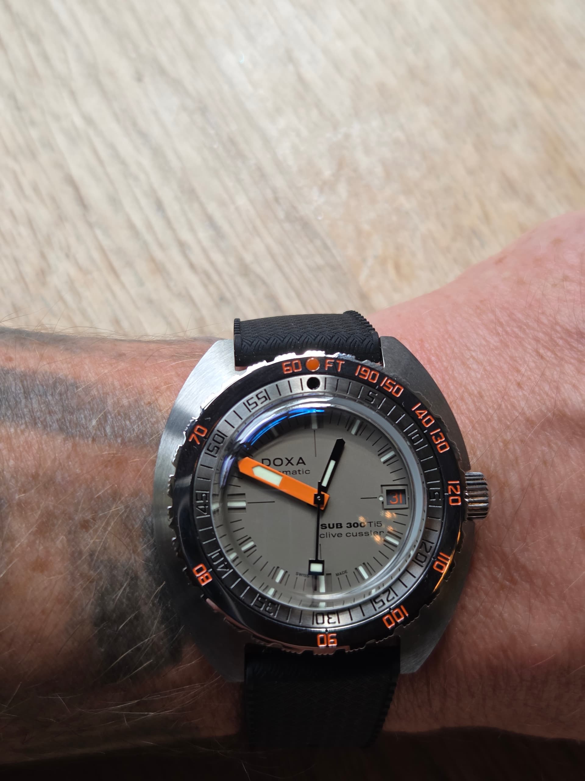 Doxa wristshot 12