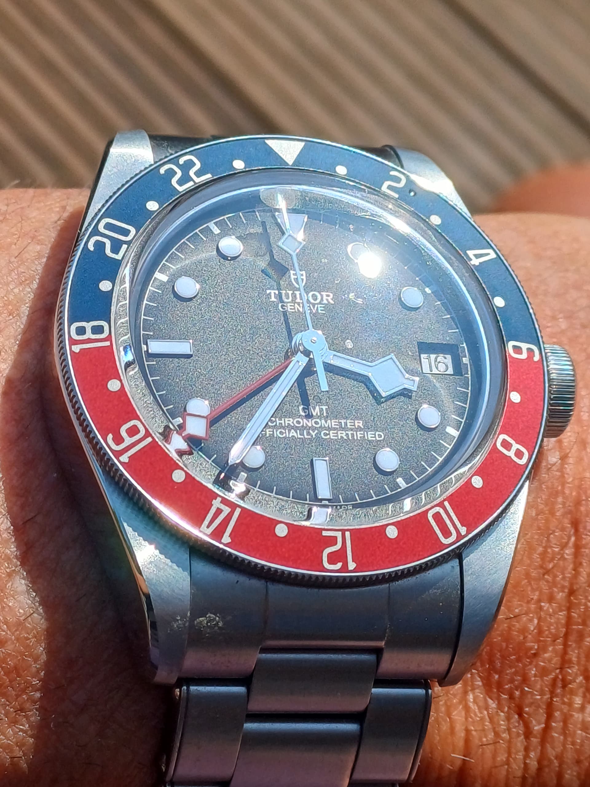 Tudor wristshot 32