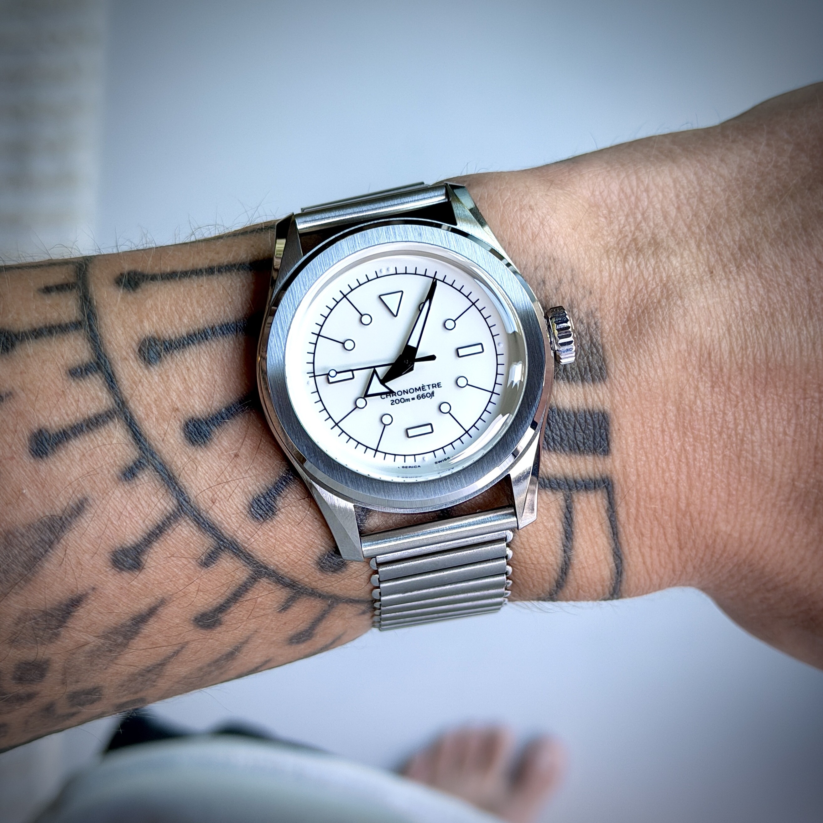 Serica wristshot 12