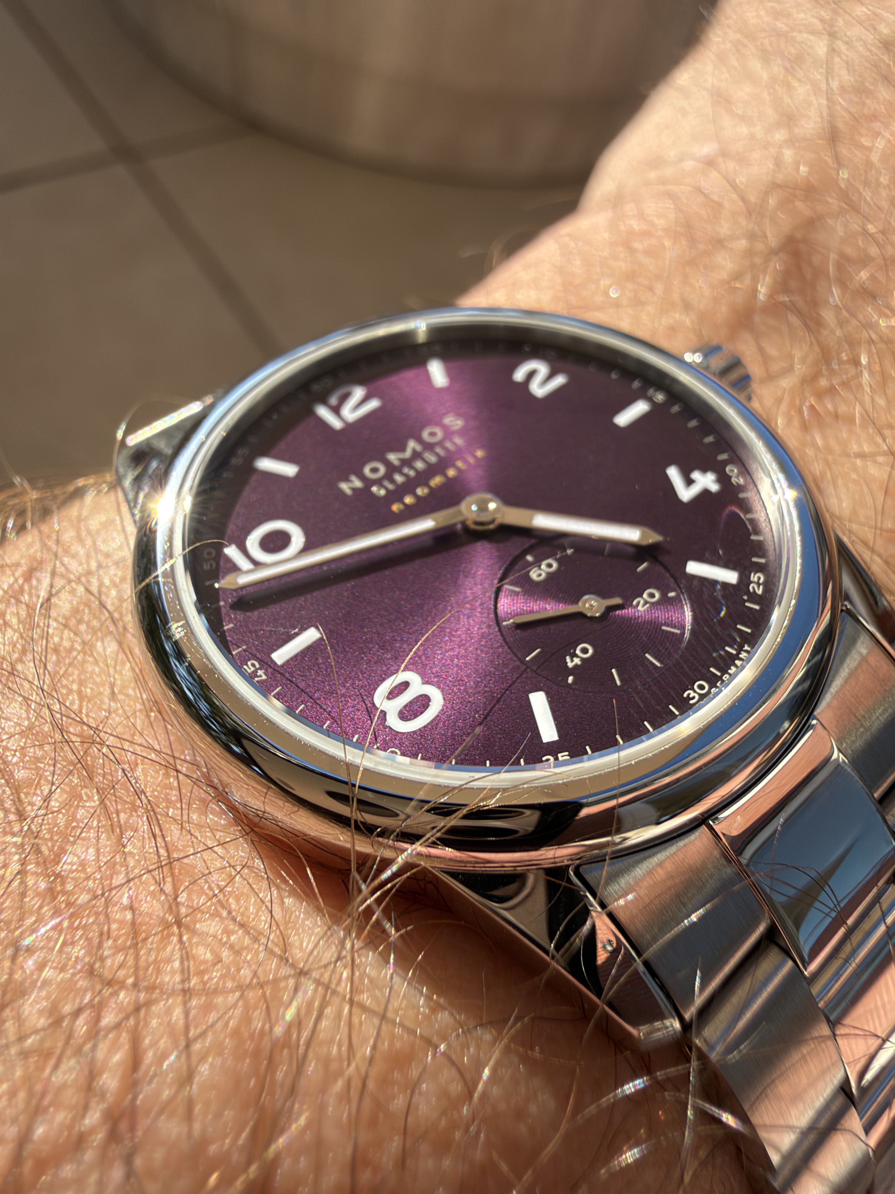 Nomos wristshot 17