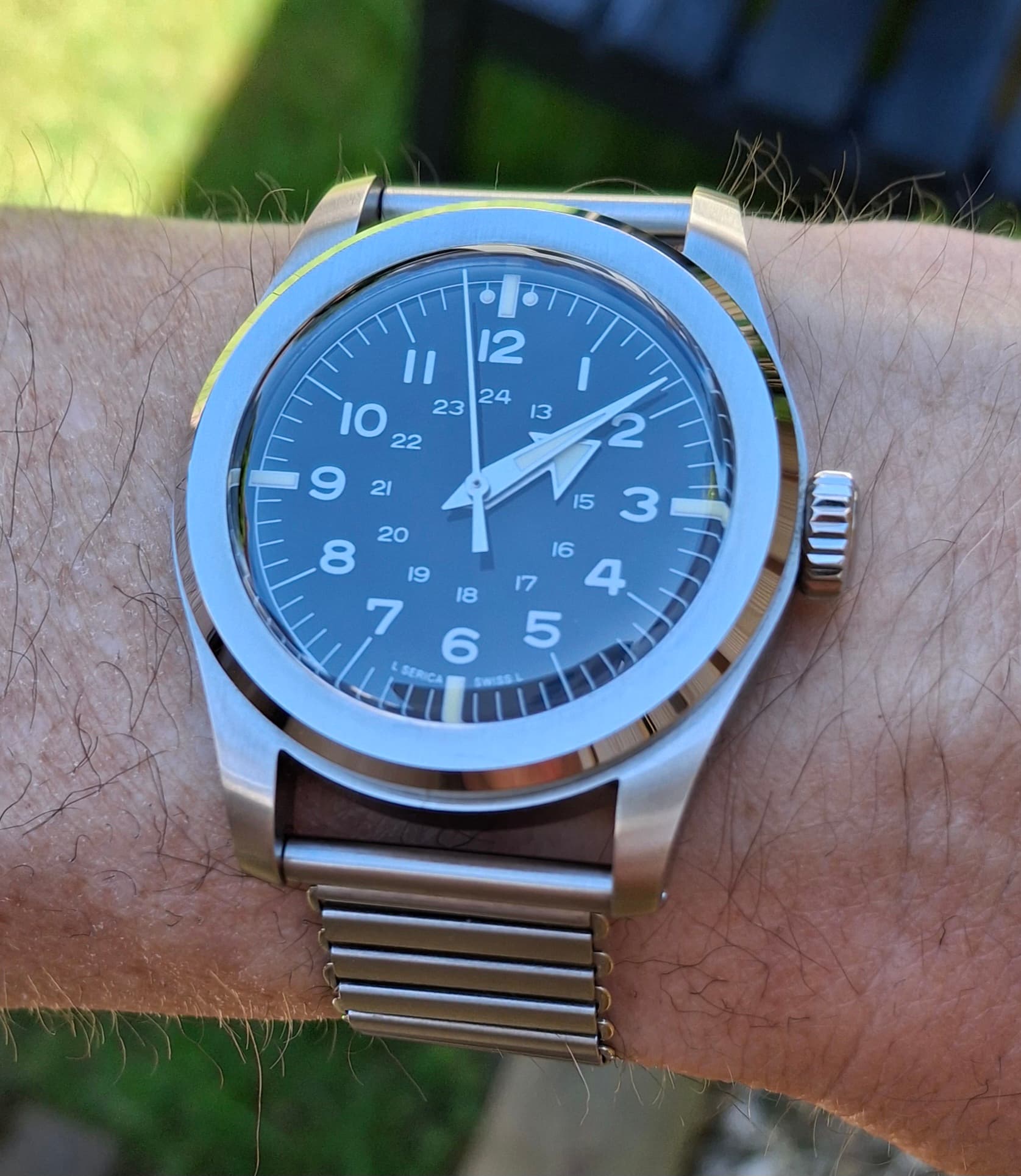 Serica wristshot 26