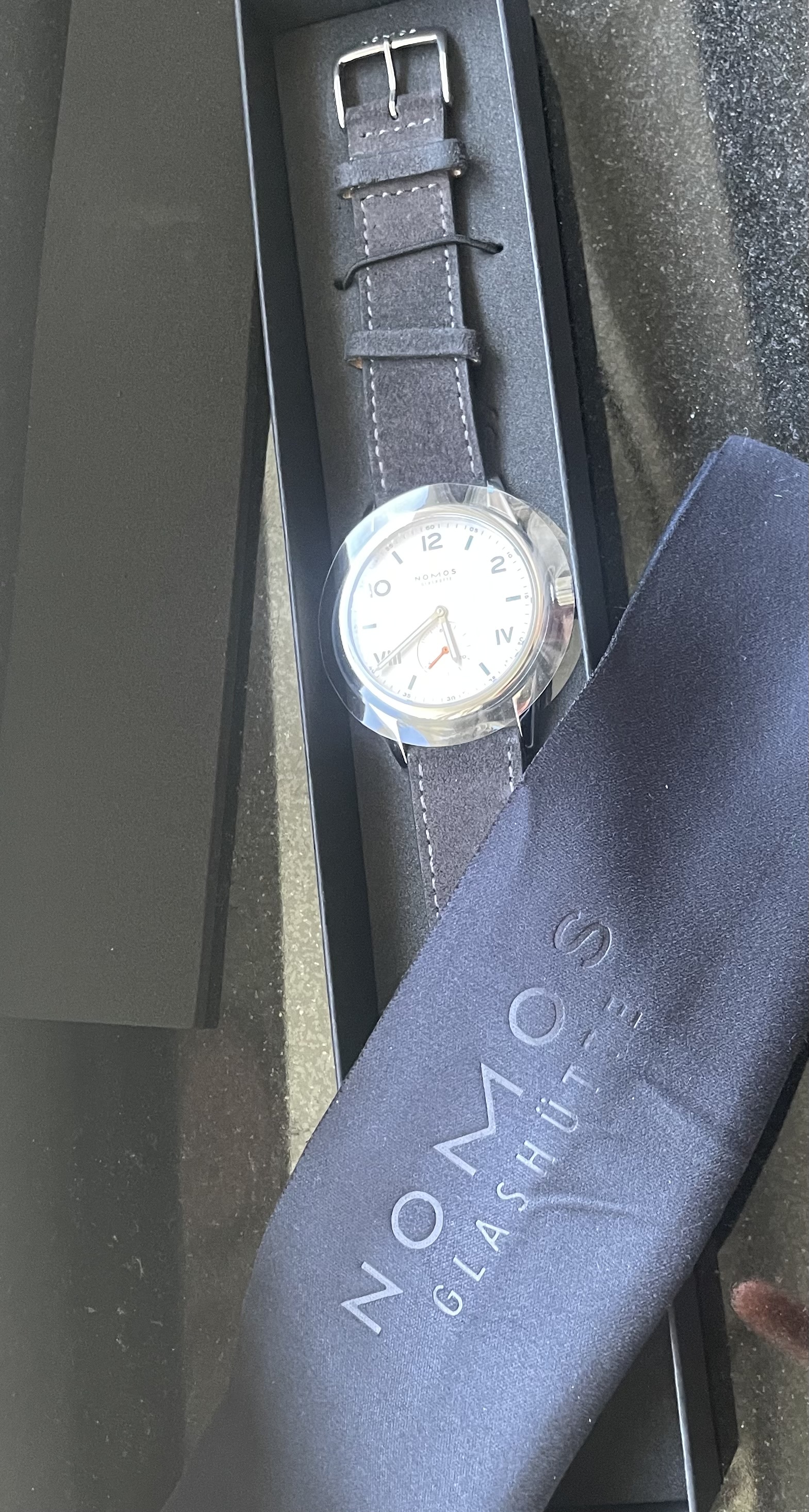 Nomos wristshot 15