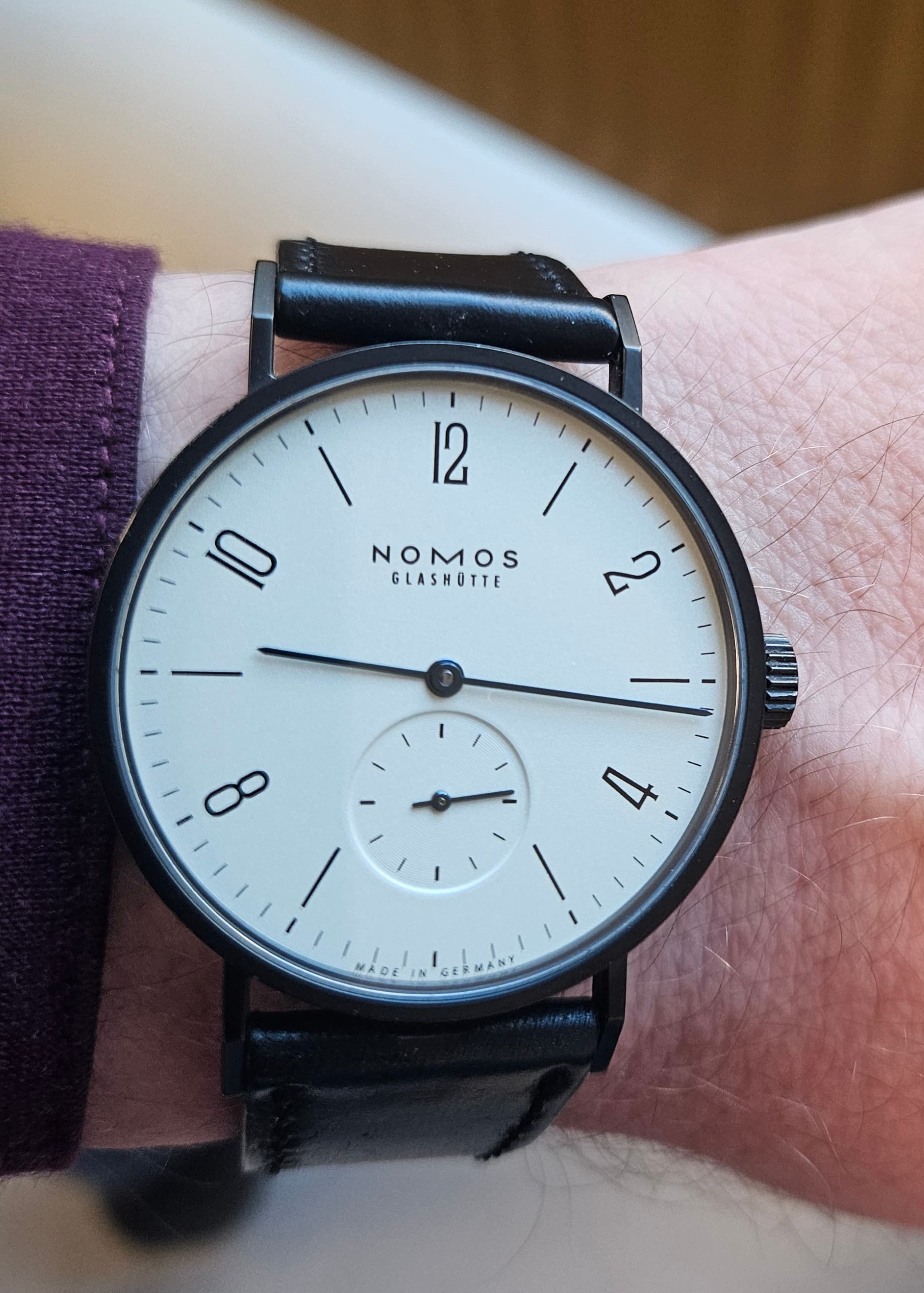 Nomos wristshot 8