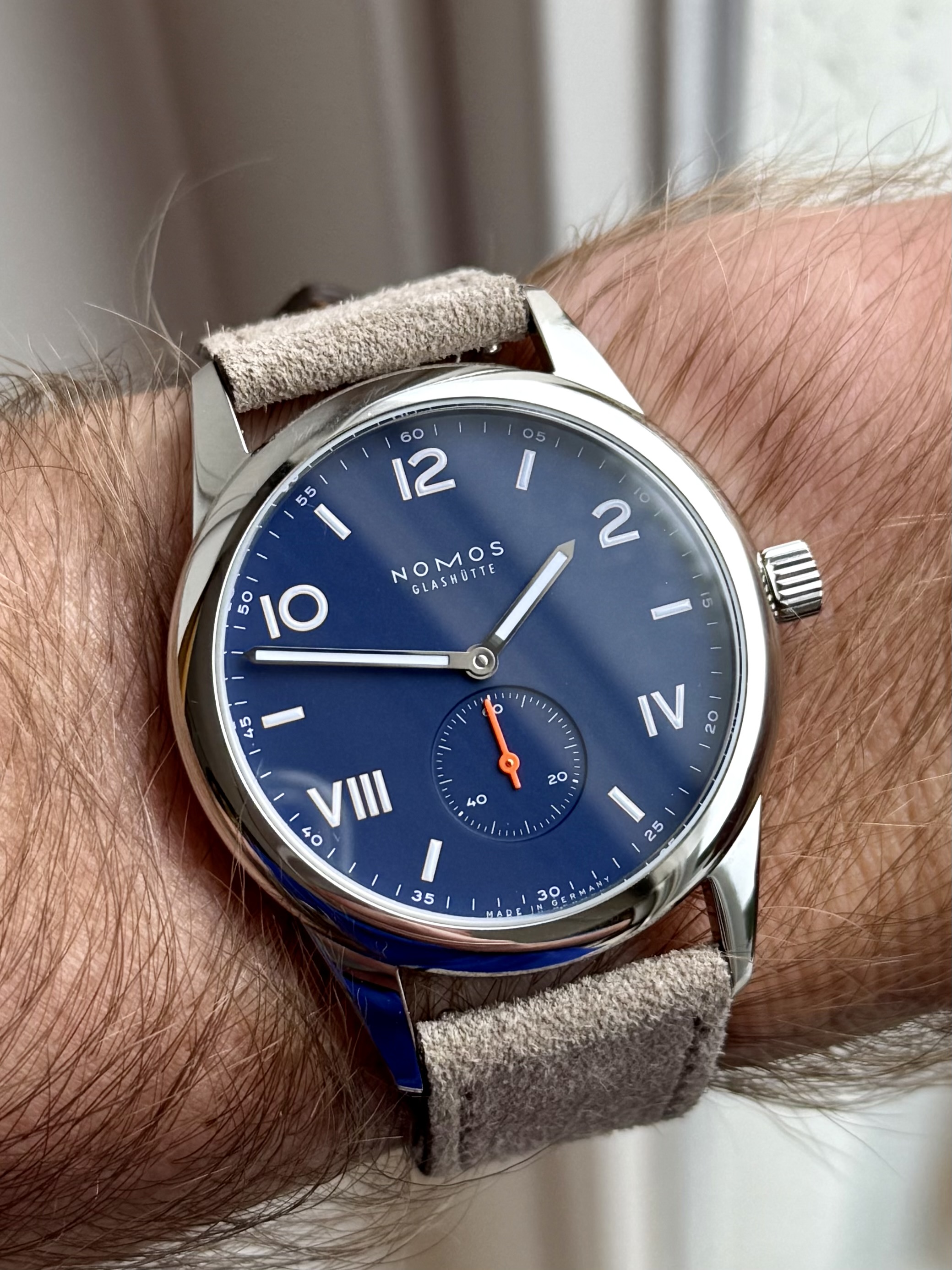 Nomos wristshot 15
