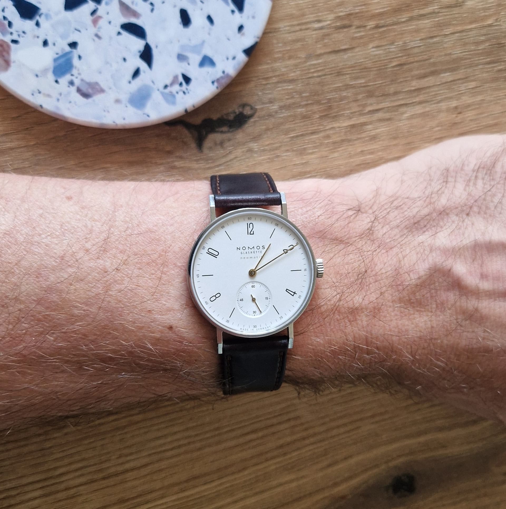 Nomos wristshot 15
