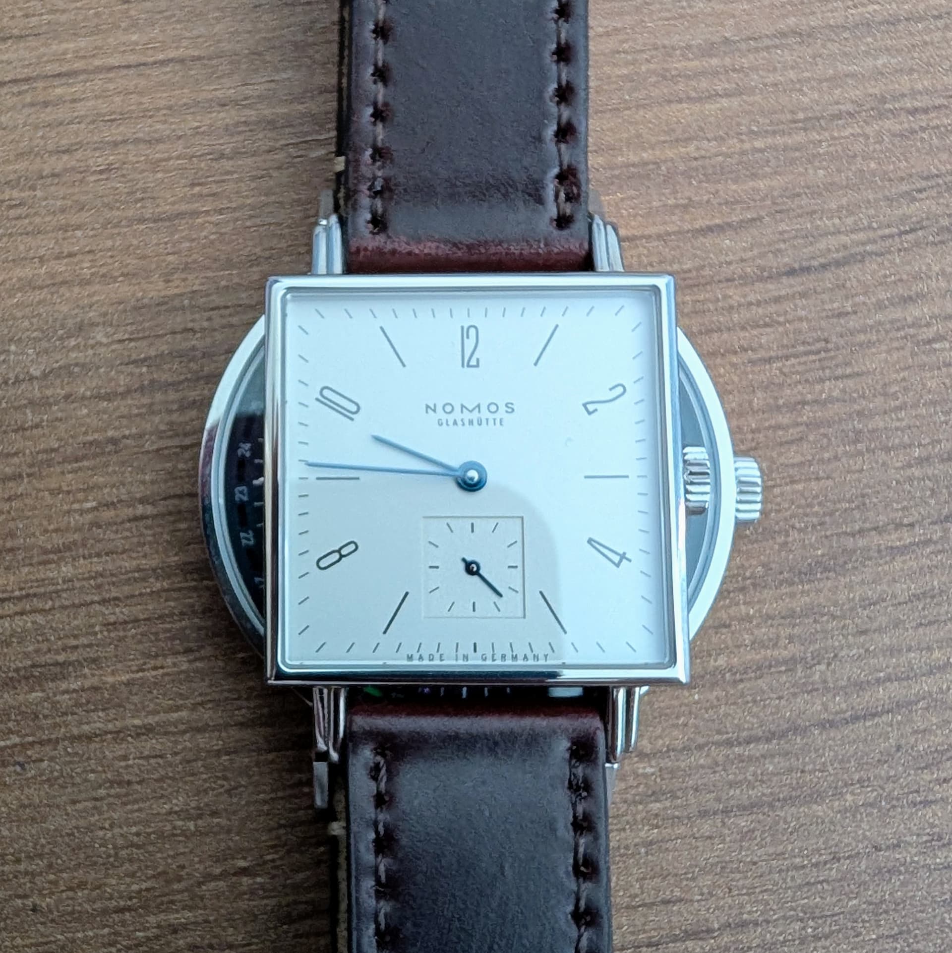 Nomos wristshot 7