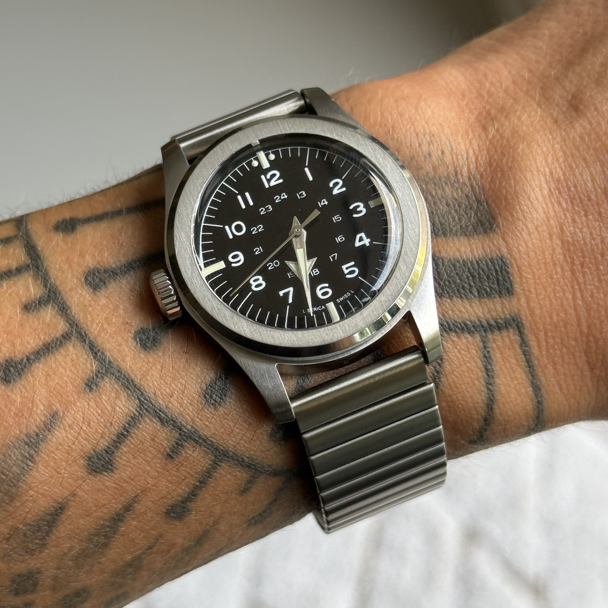 Serica wristshot 21