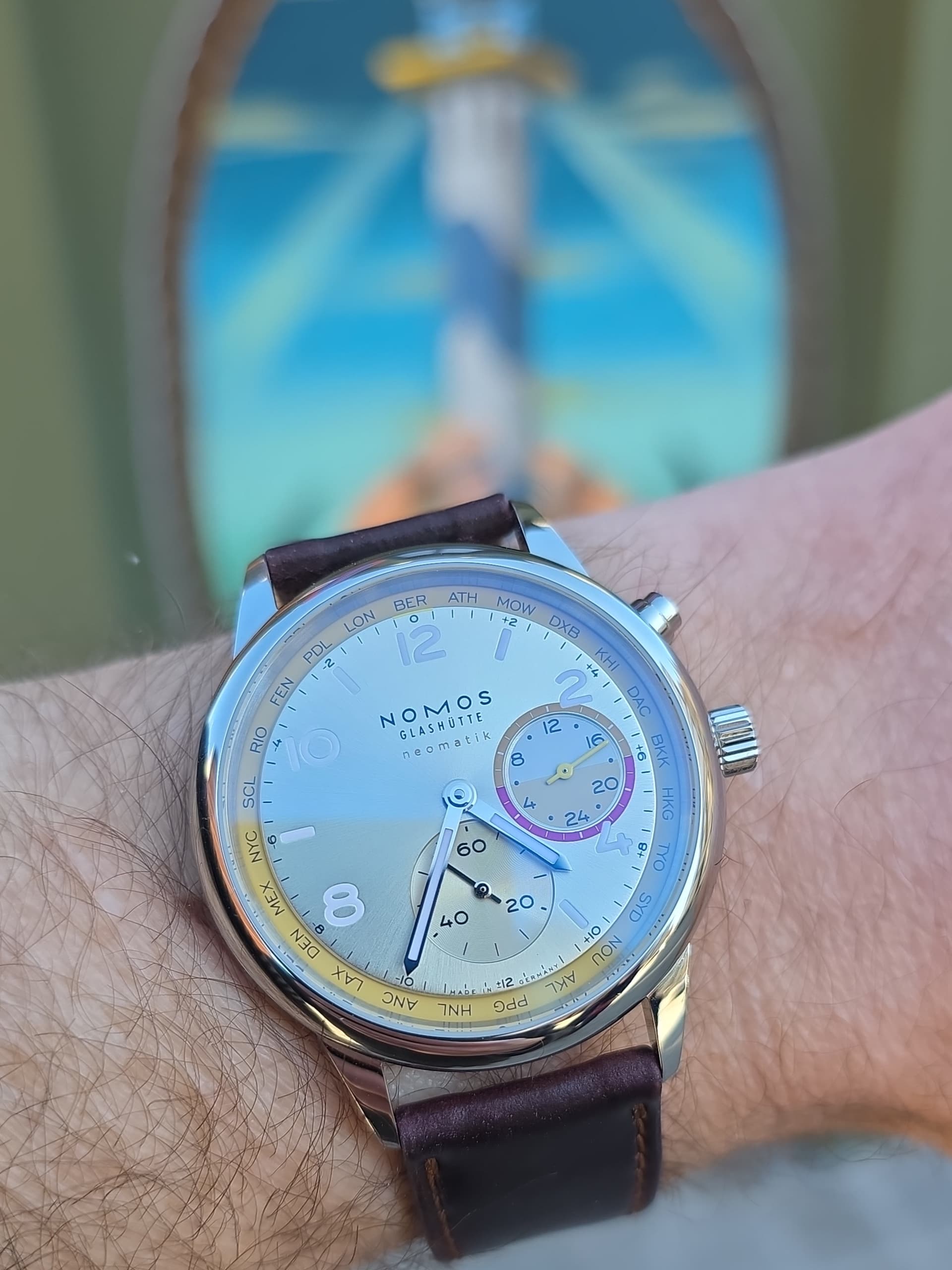 Nomos wristshot 36
