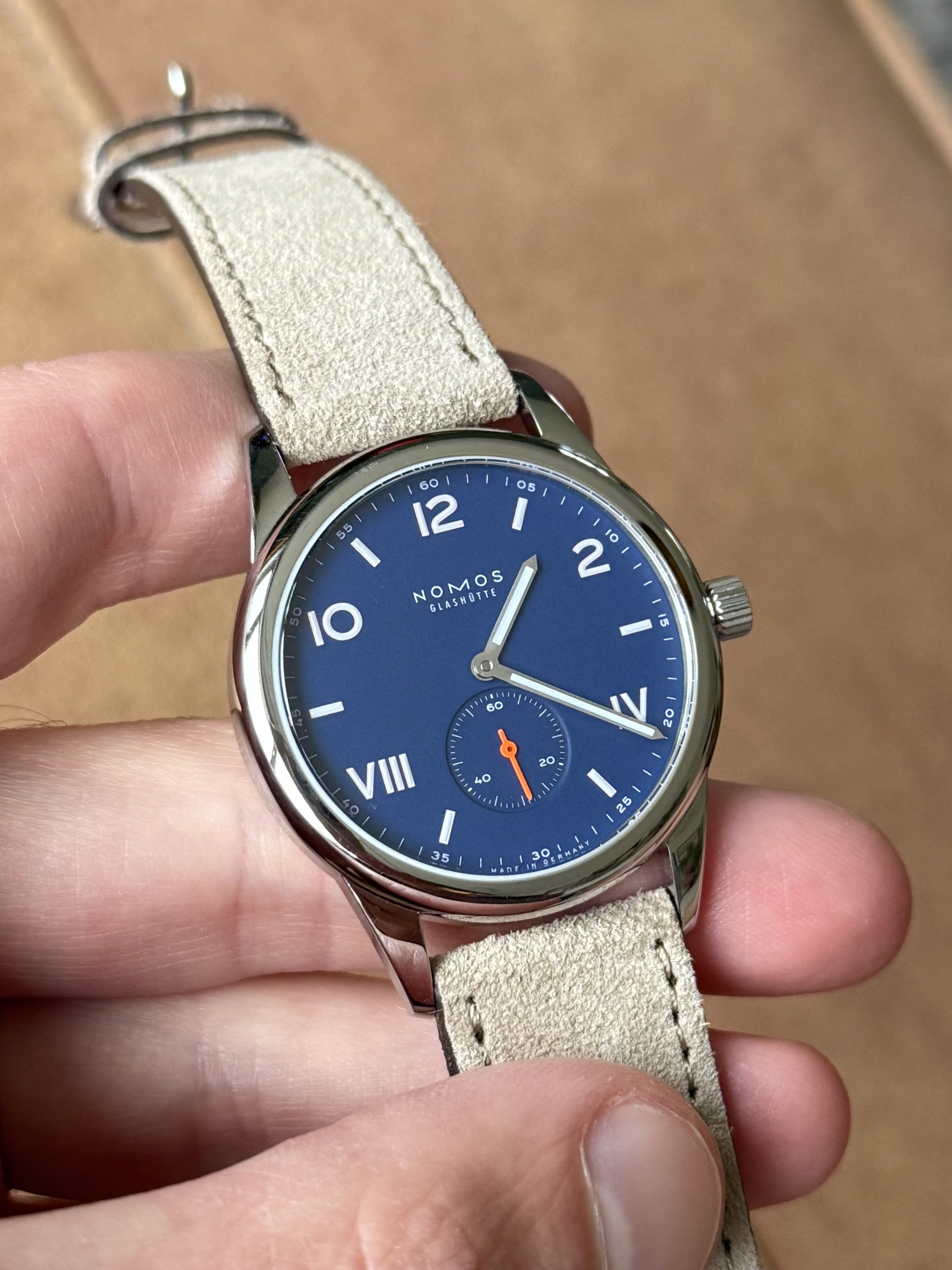 Nomos wristshot 16