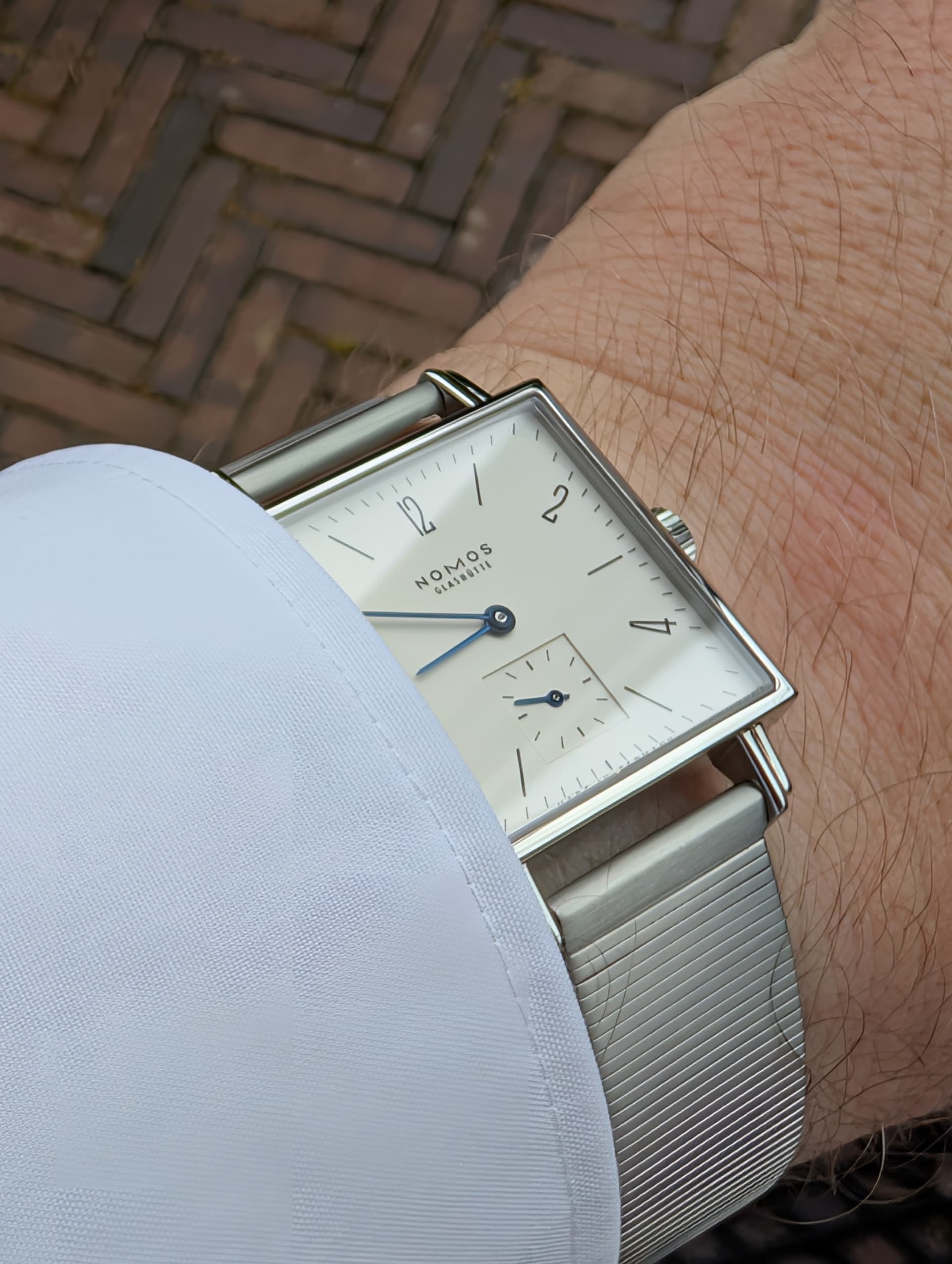 Nomos wristshot 31
