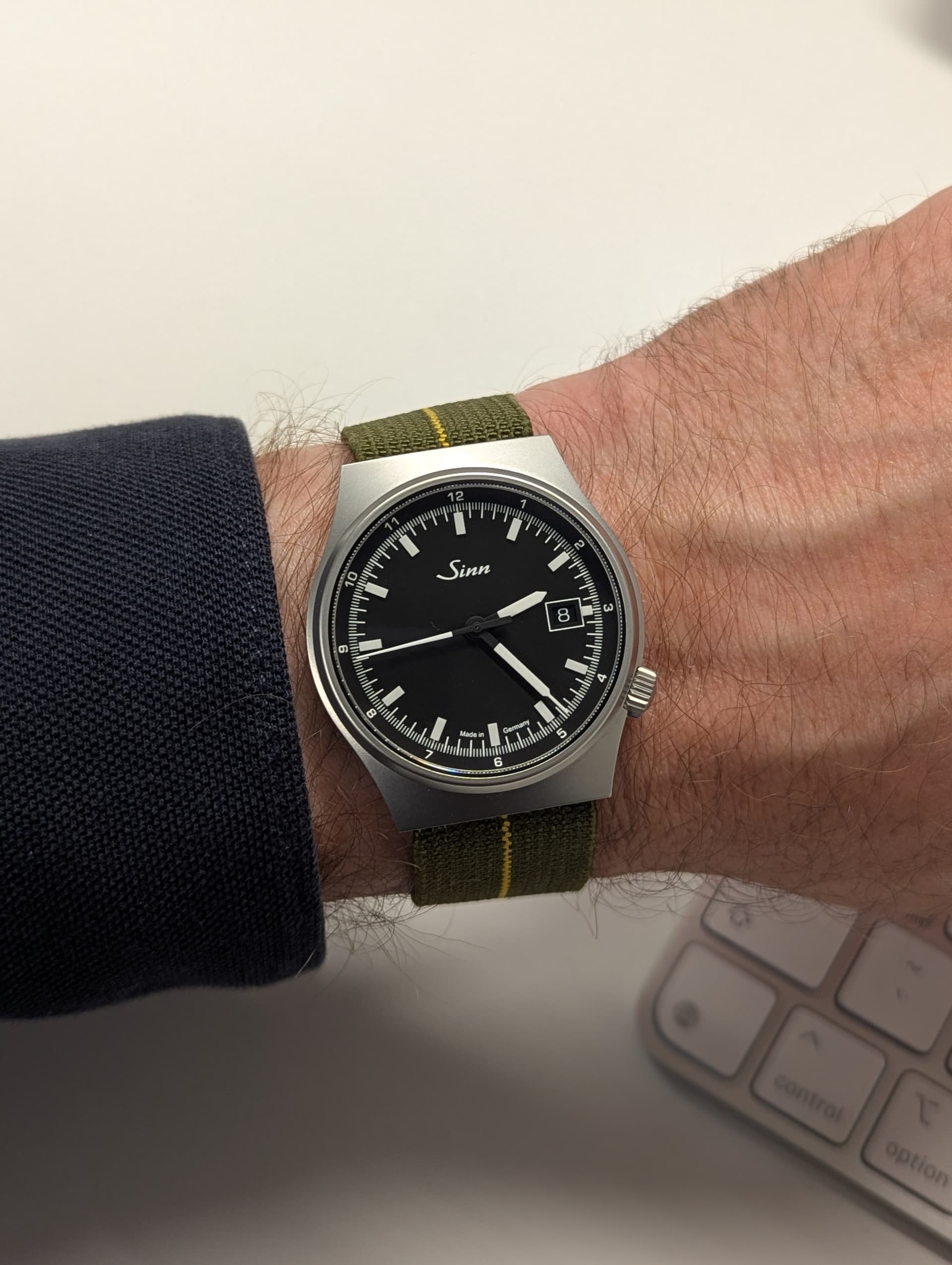 Sinn wristshot 22