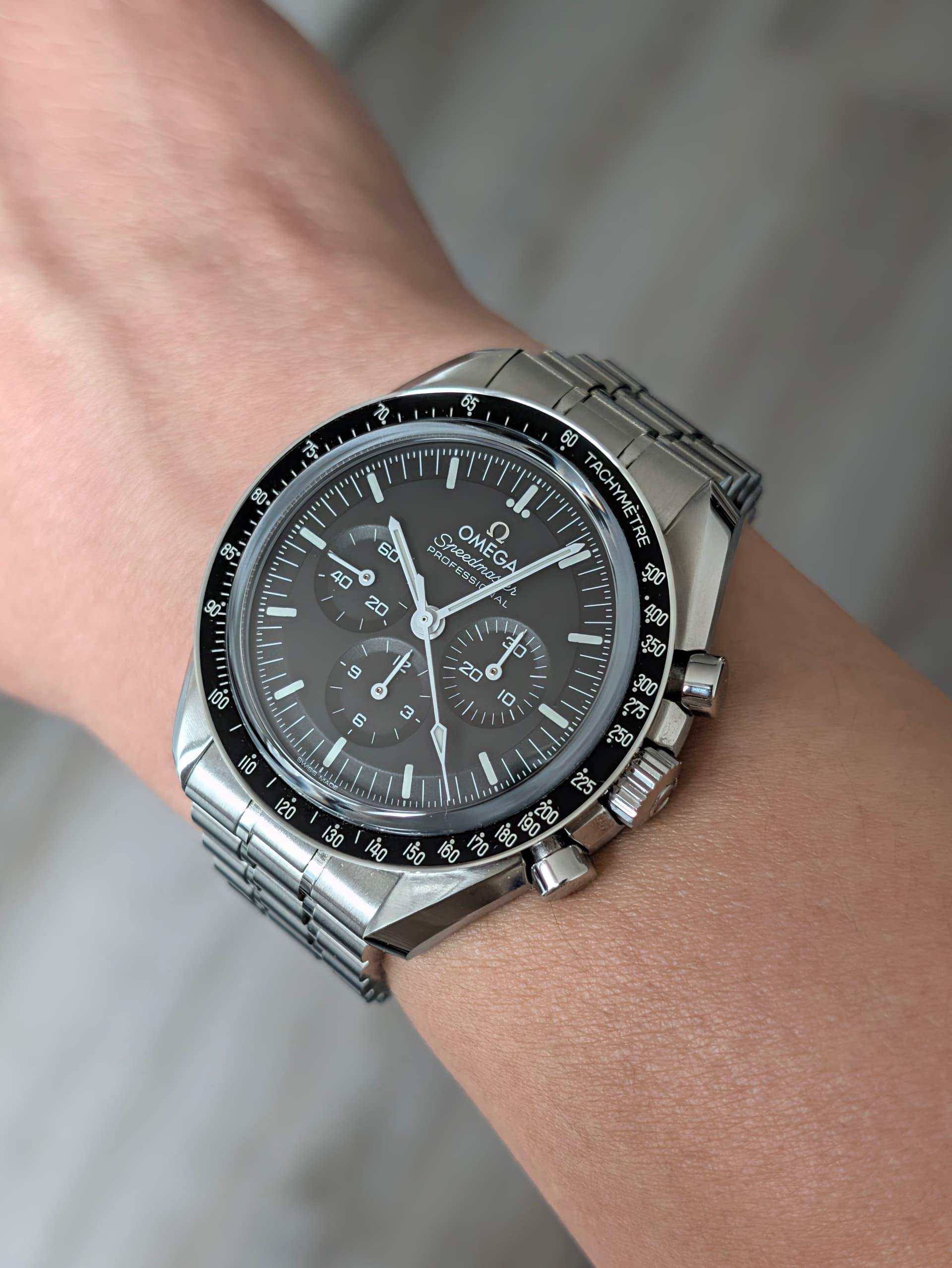 Omega wristshot 16