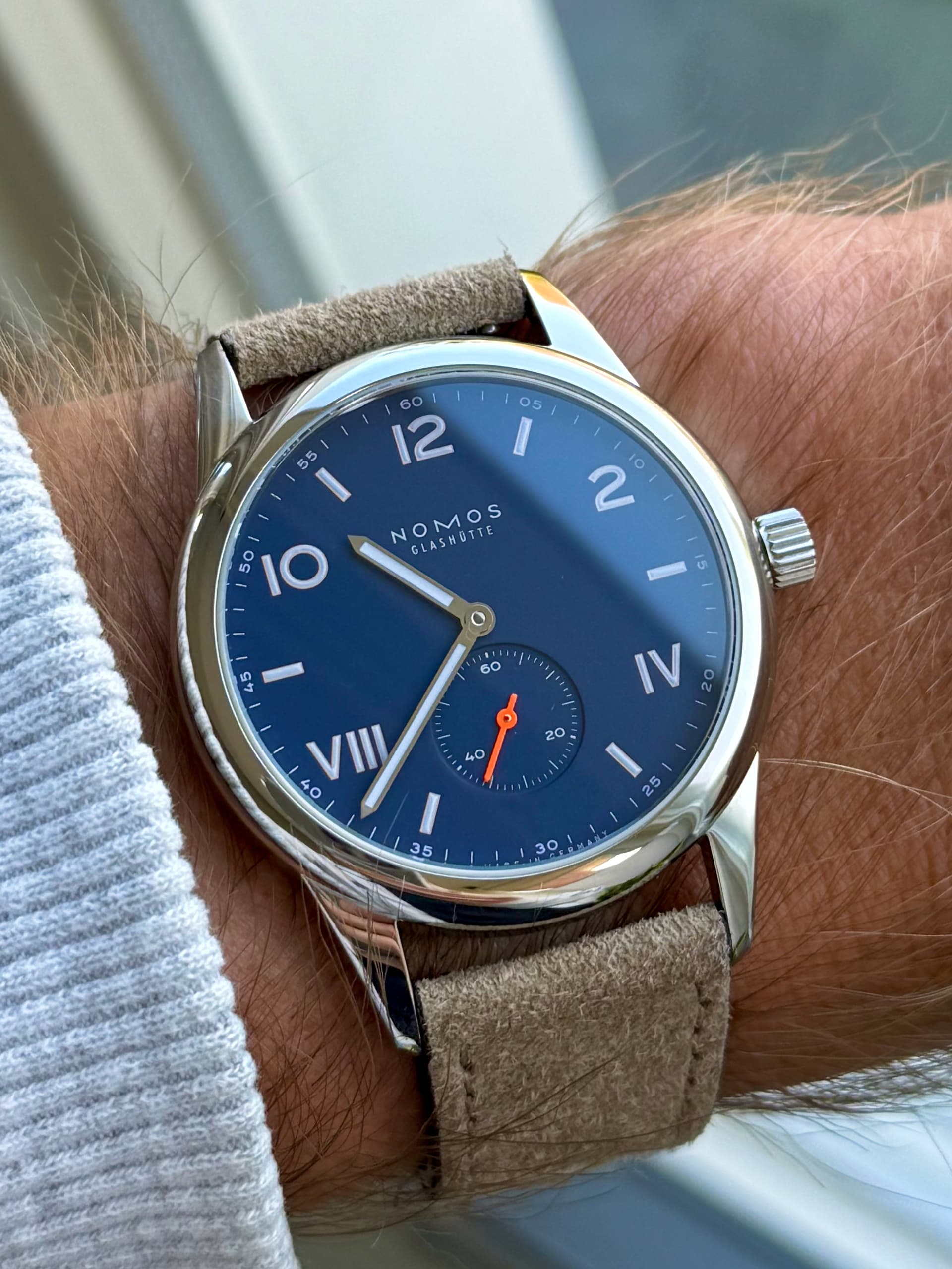 Nomos wristshot 10