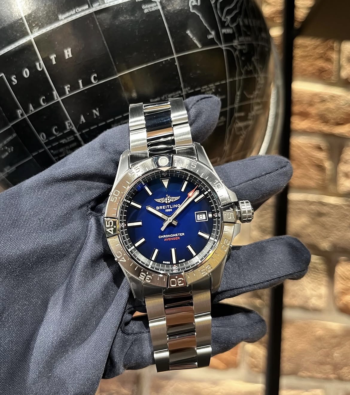 Breitling wristshot 17