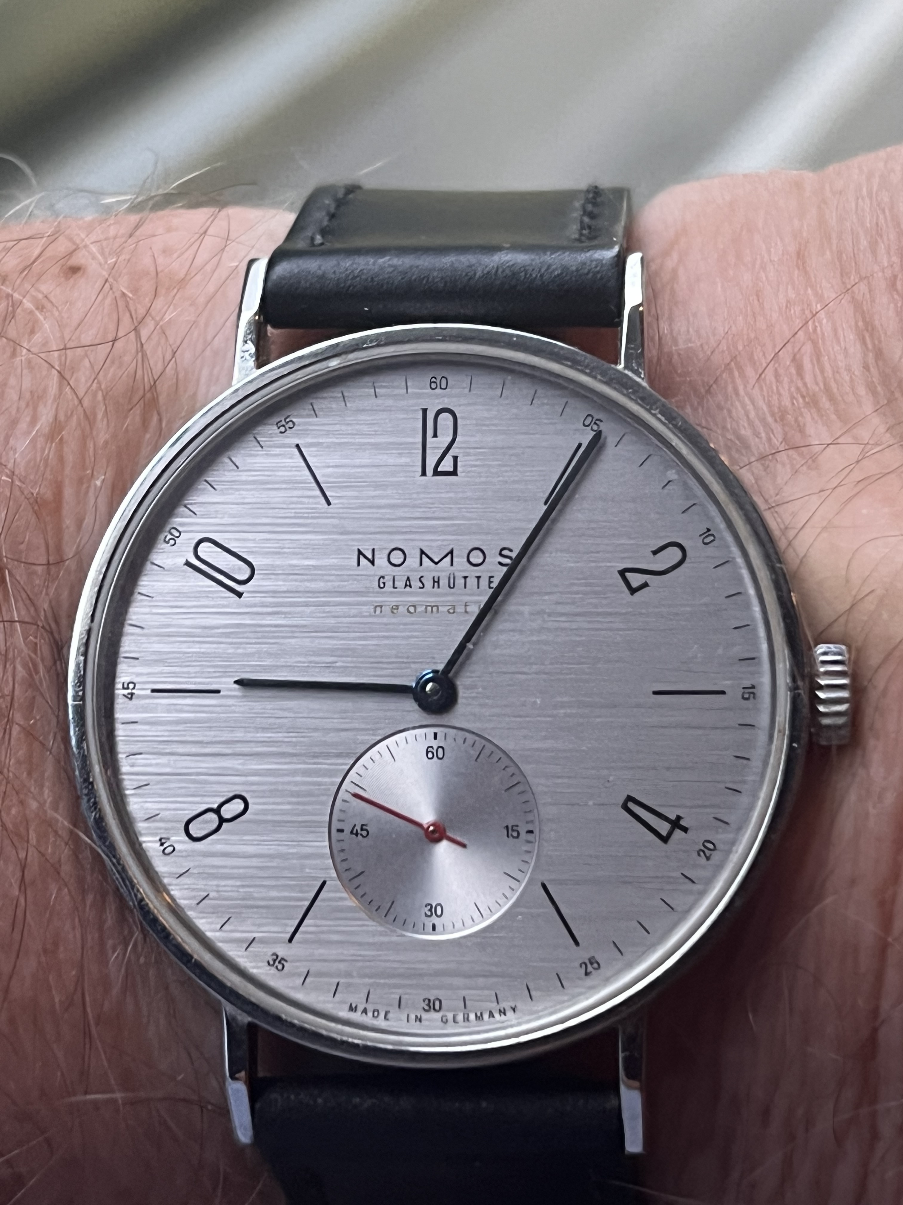Nomos wristshot 28