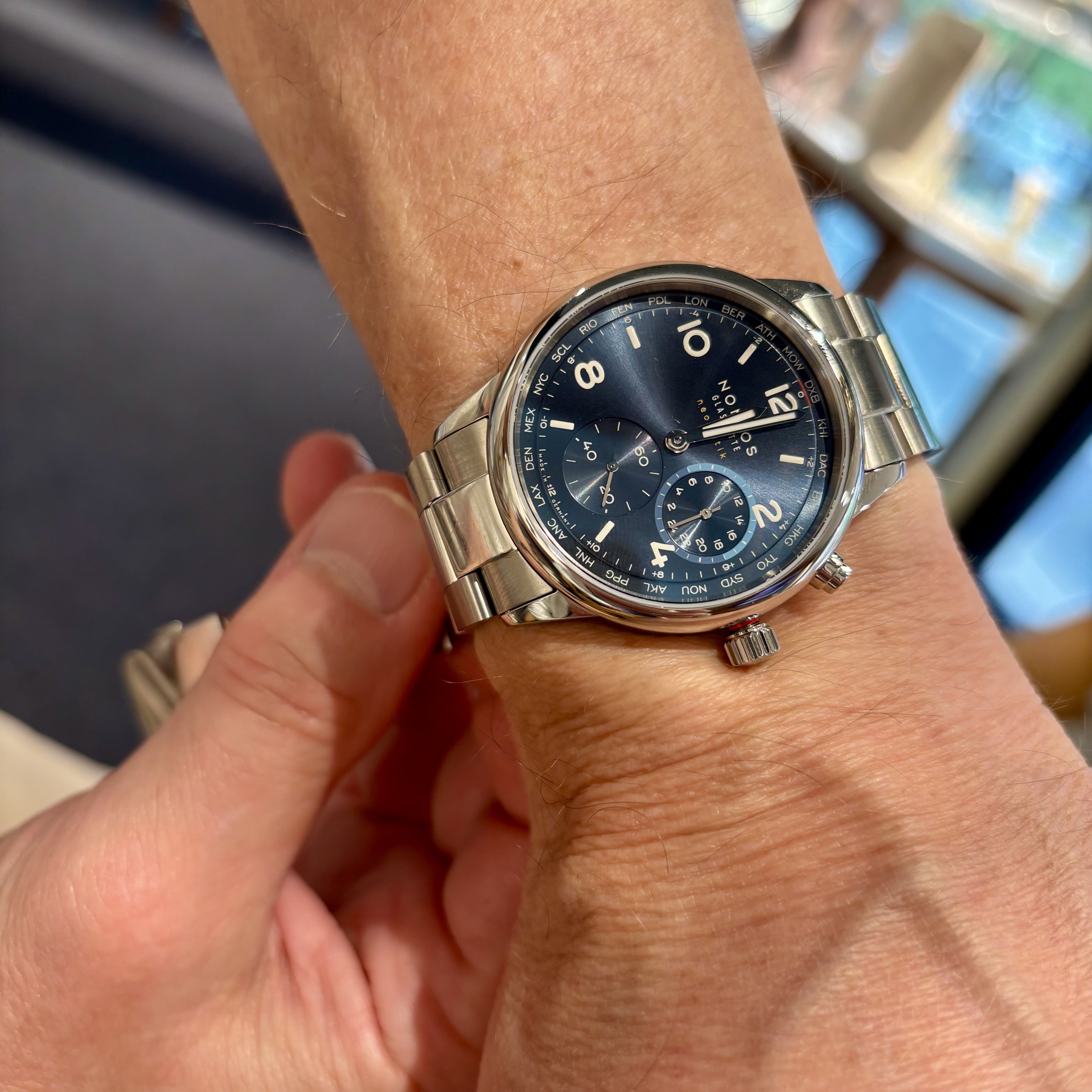 Nomos wristshot 19